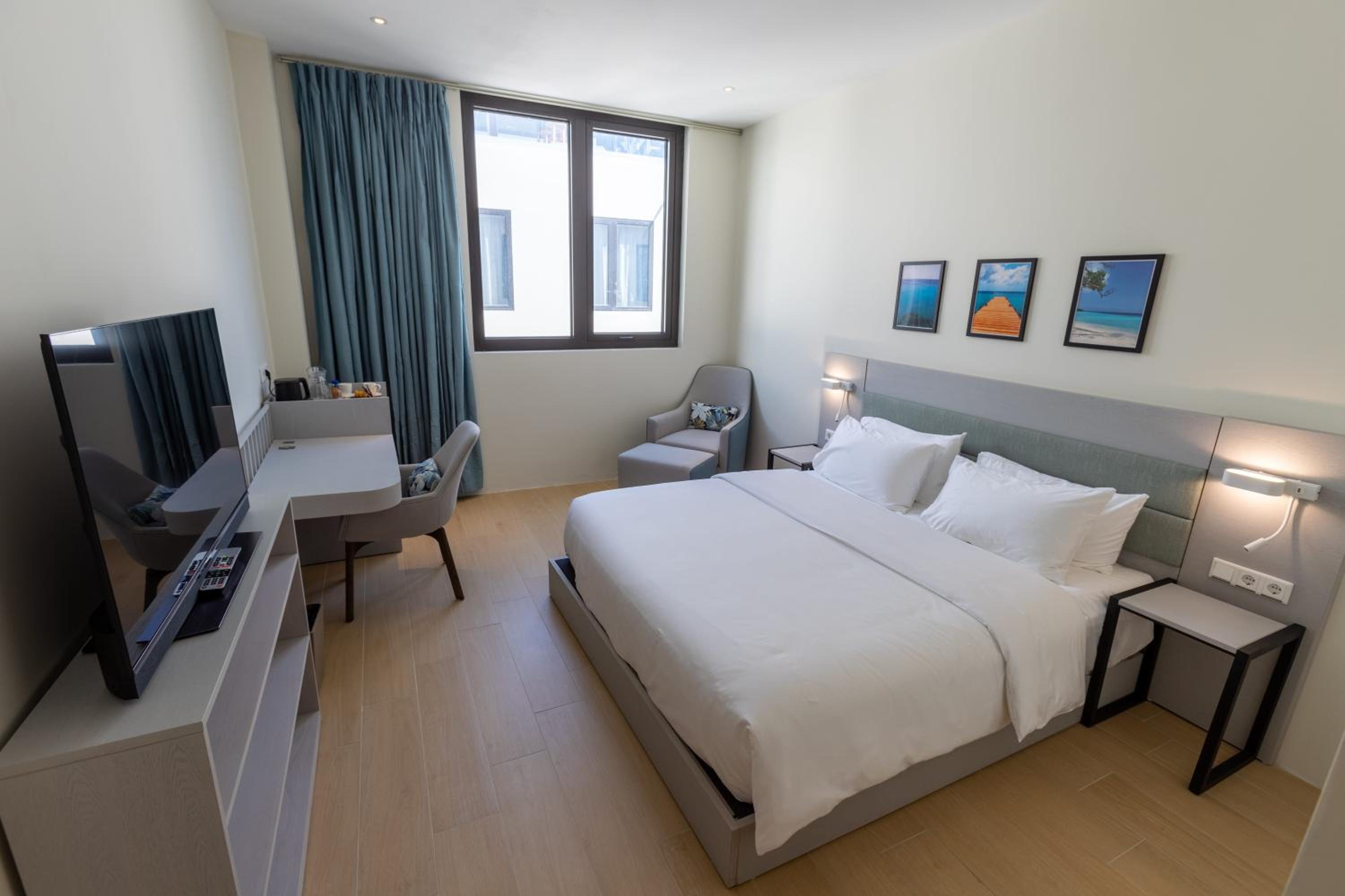 Superior King Room - Photo 5
