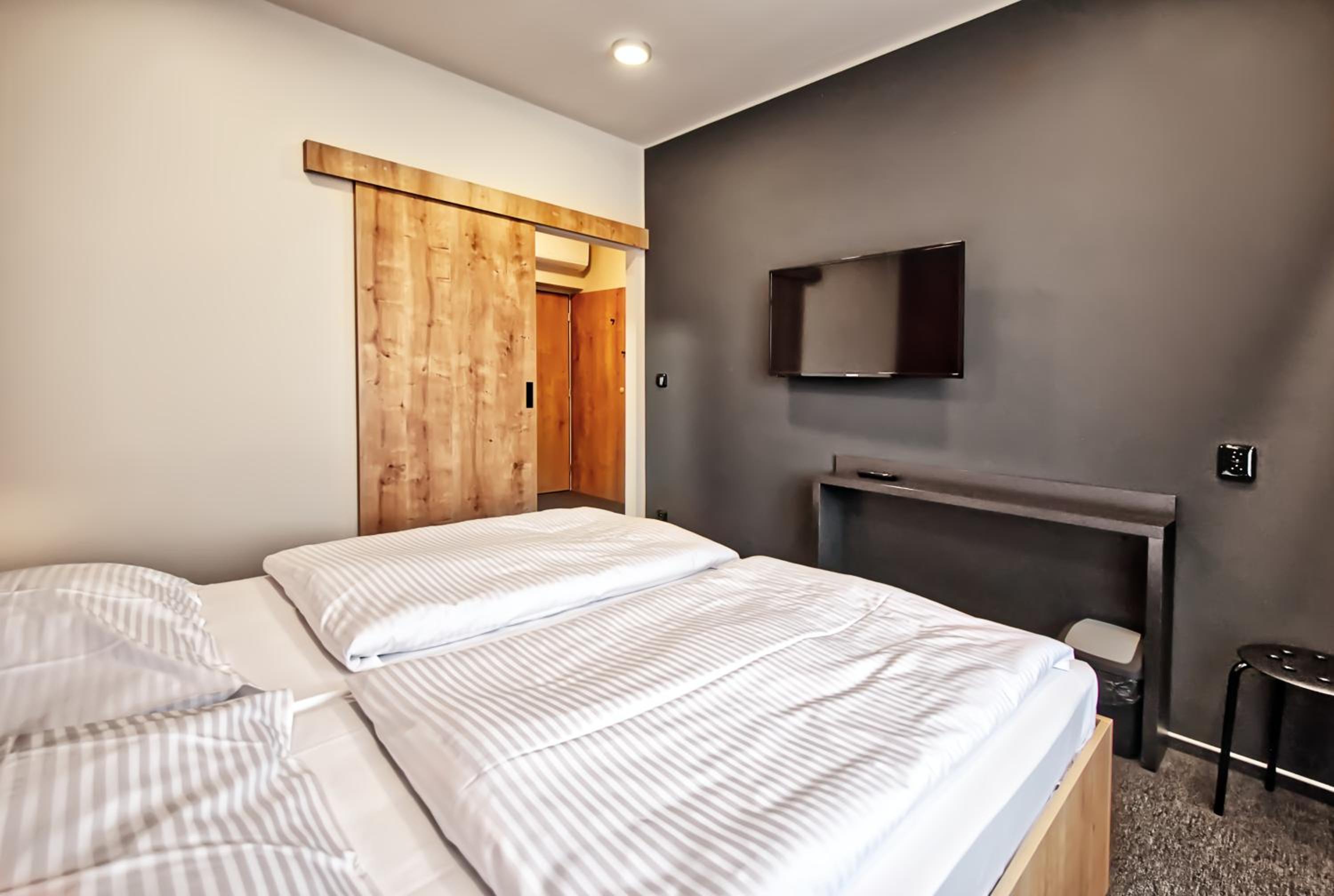 Deluxe Family Suite photo 3