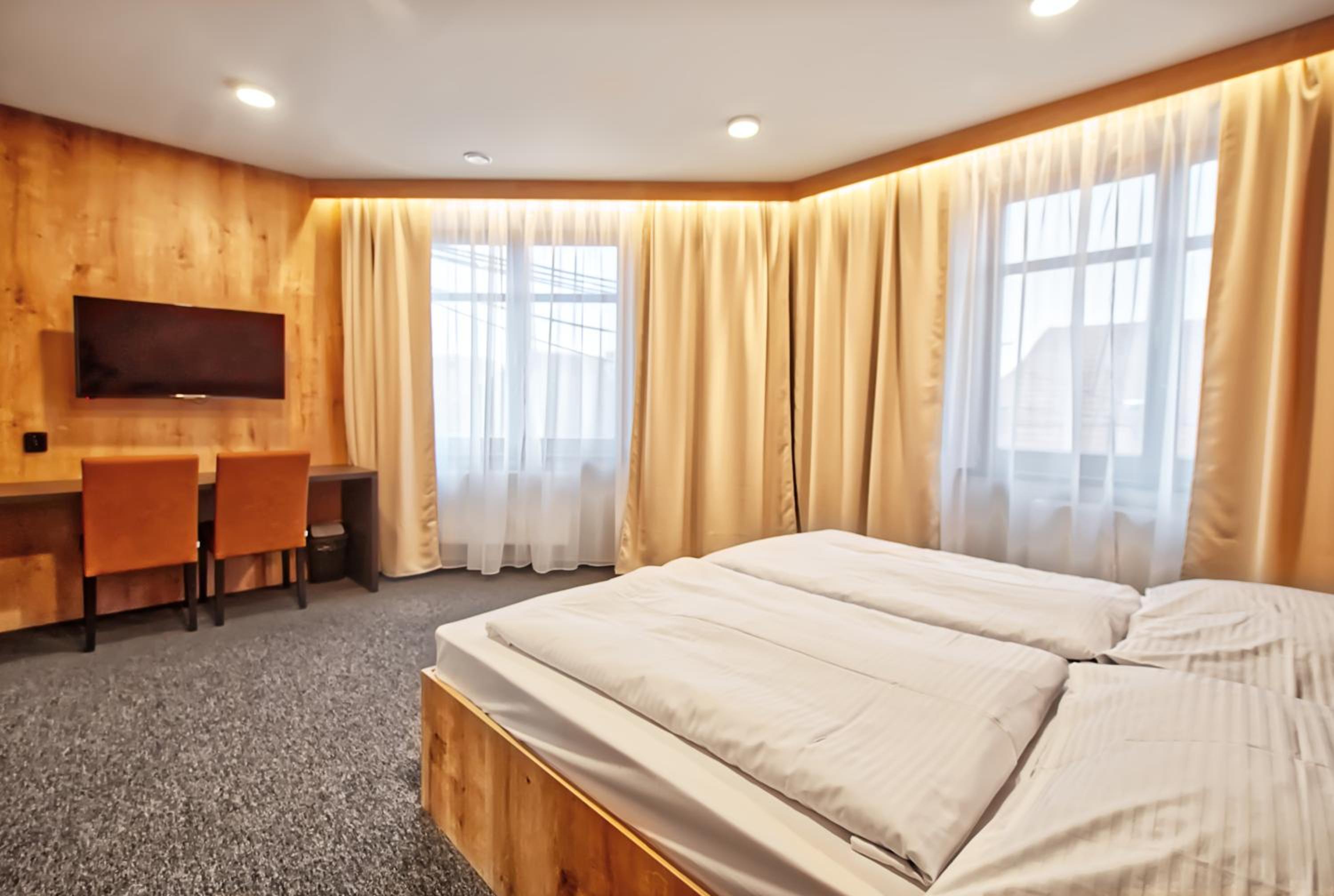 Deluxe Family Suite photo 3