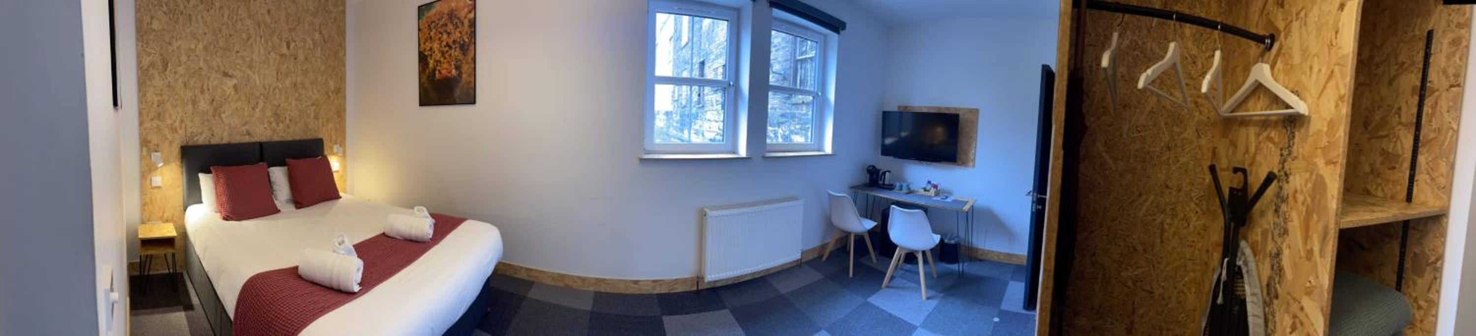 Classic Double Room with Ensuite (Room 1) - Photo 1
