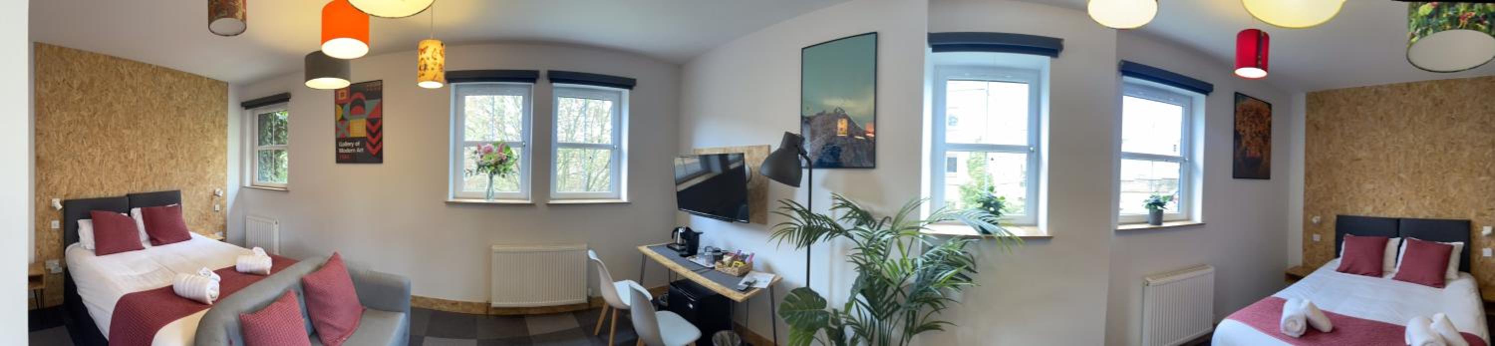 Comfort Quadruple Room with Ensuite (Room 3) - Photo 4