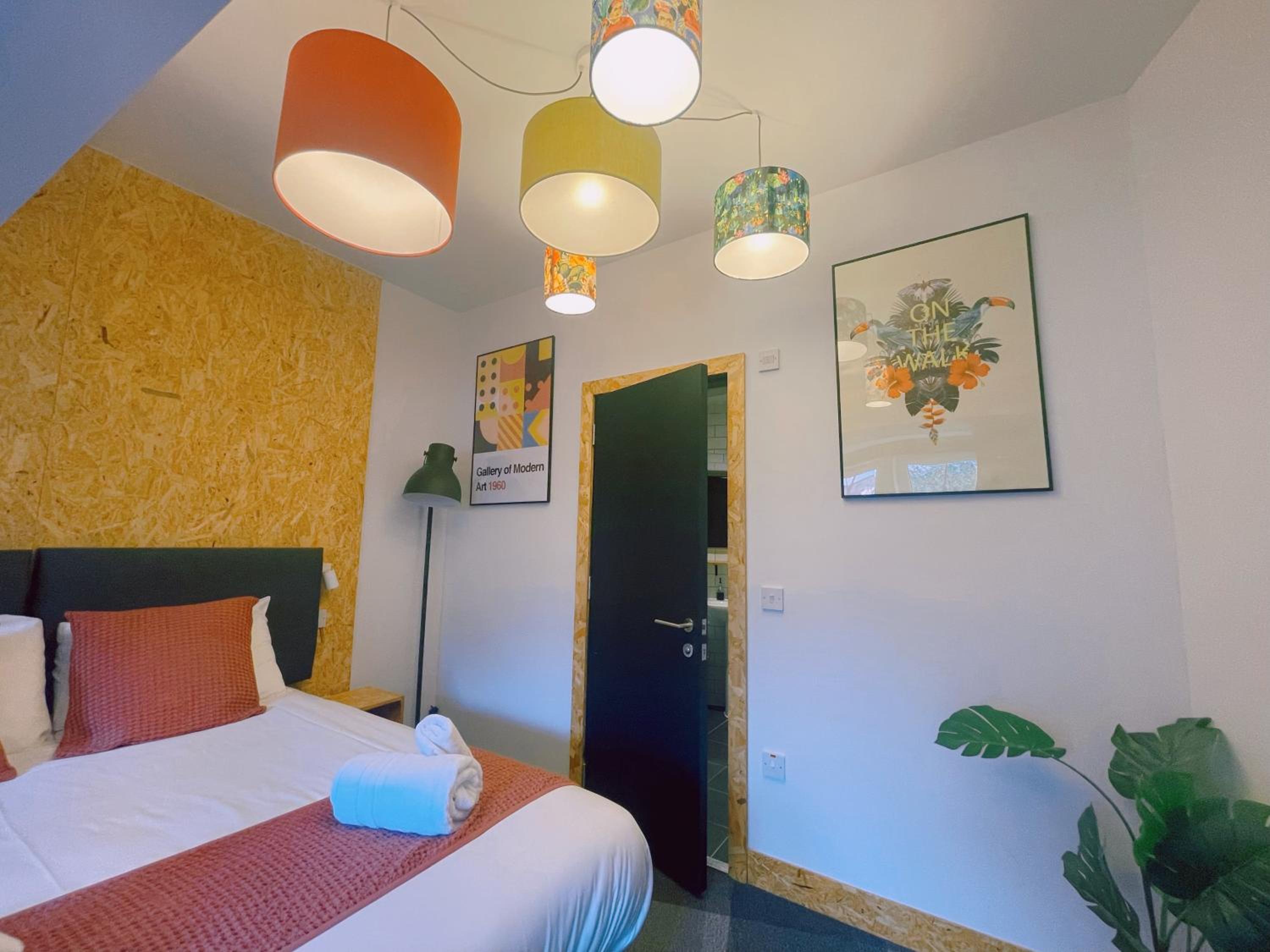 Superior Double Room with Ensuite (Room 6) - Photo 2
