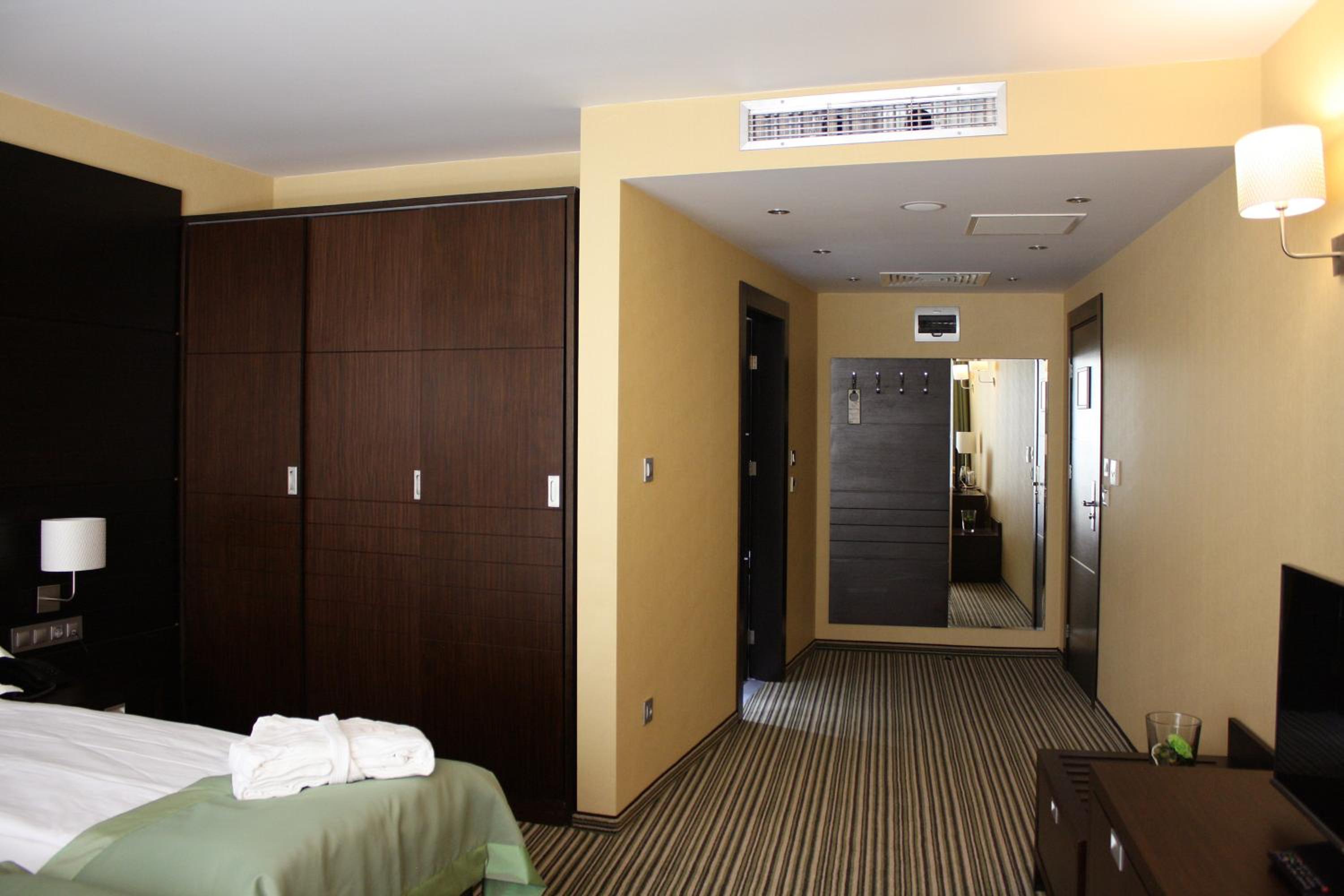 Comfort Twin Room with Balcony - Non-Smoking photo 1