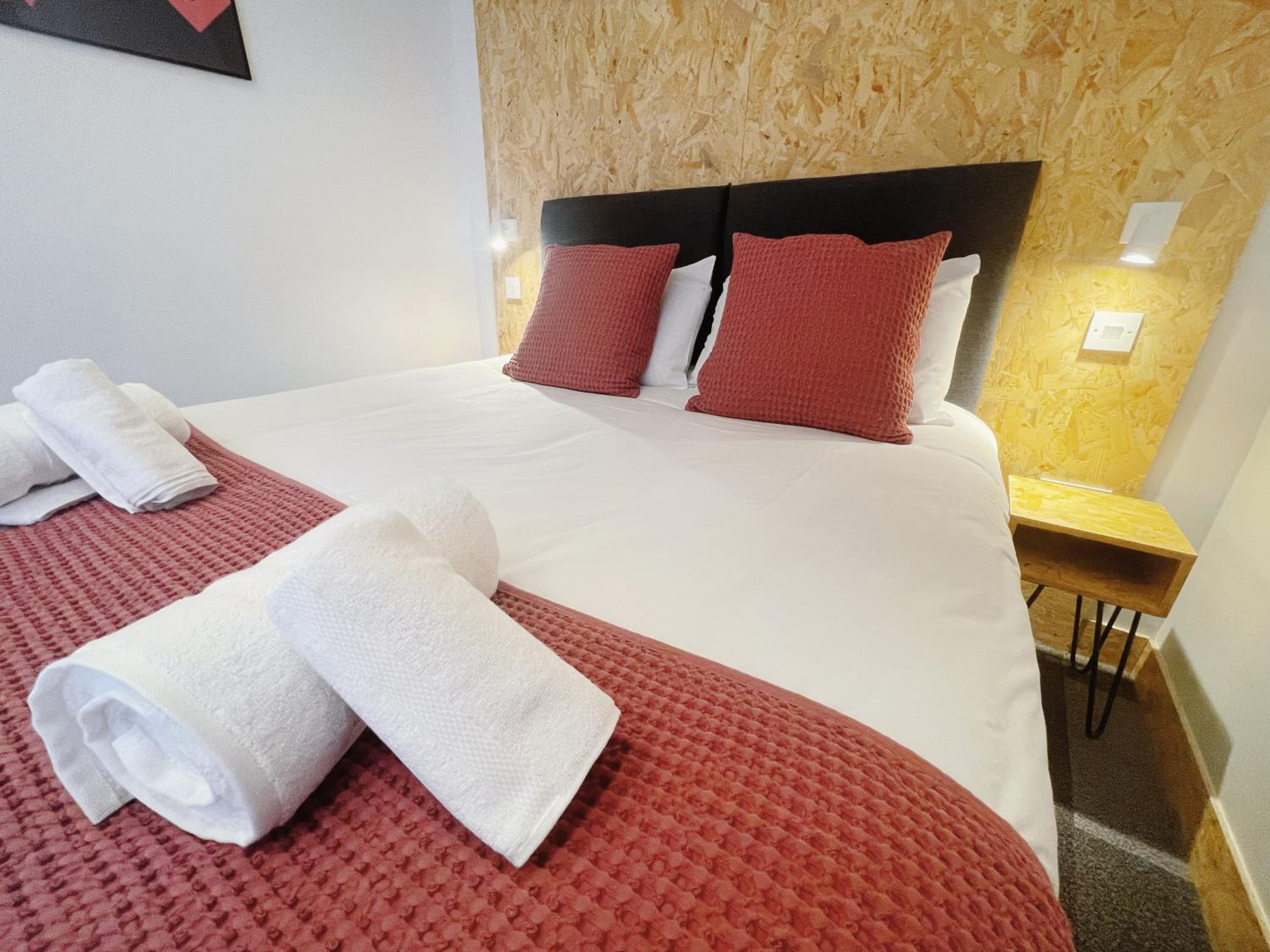 Comfort Double Room with Ensuite (Room 2) - Photo 1