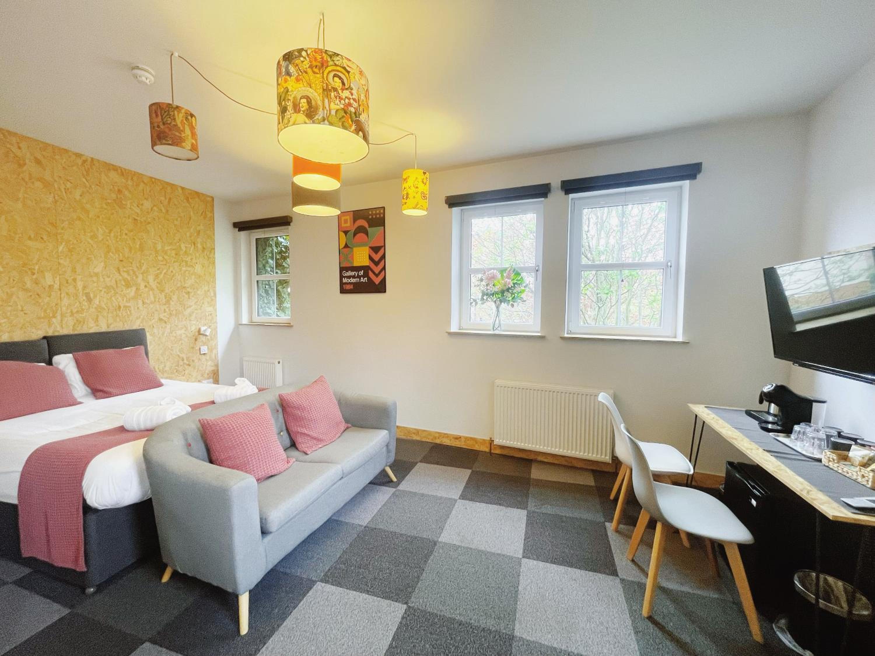 Comfort Quadruple Room with Ensuite (Room 3) - Photo 9