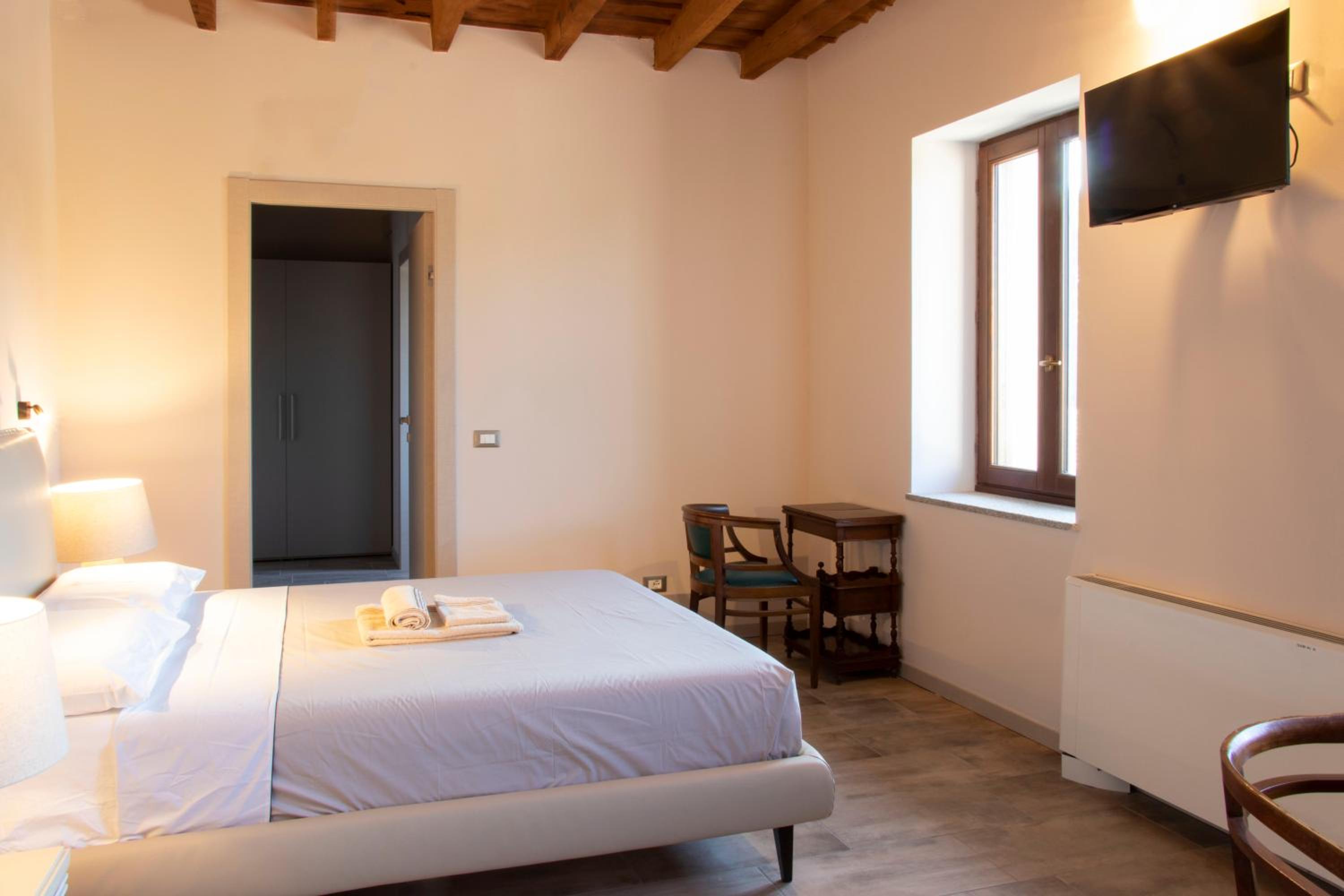 Large Double Room photo 2