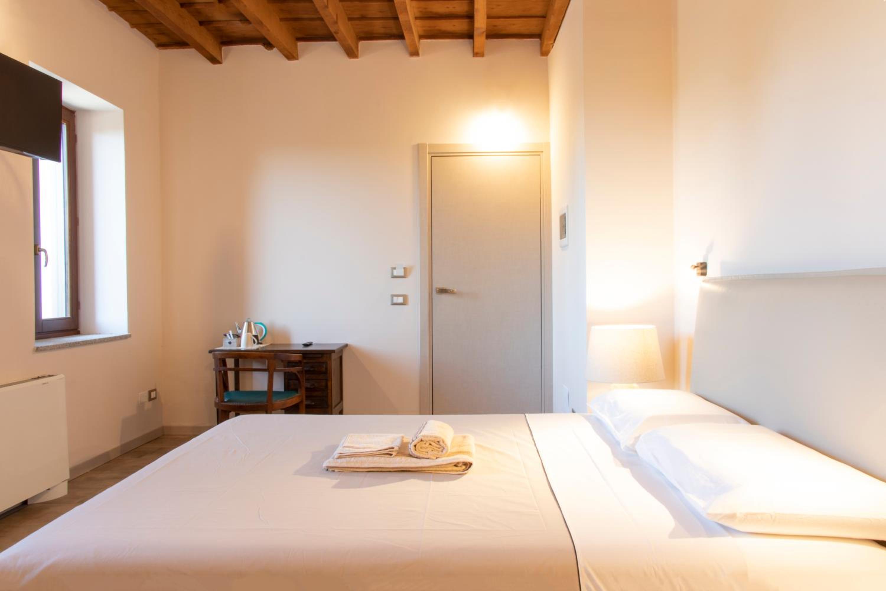 Large Double Room photo 3