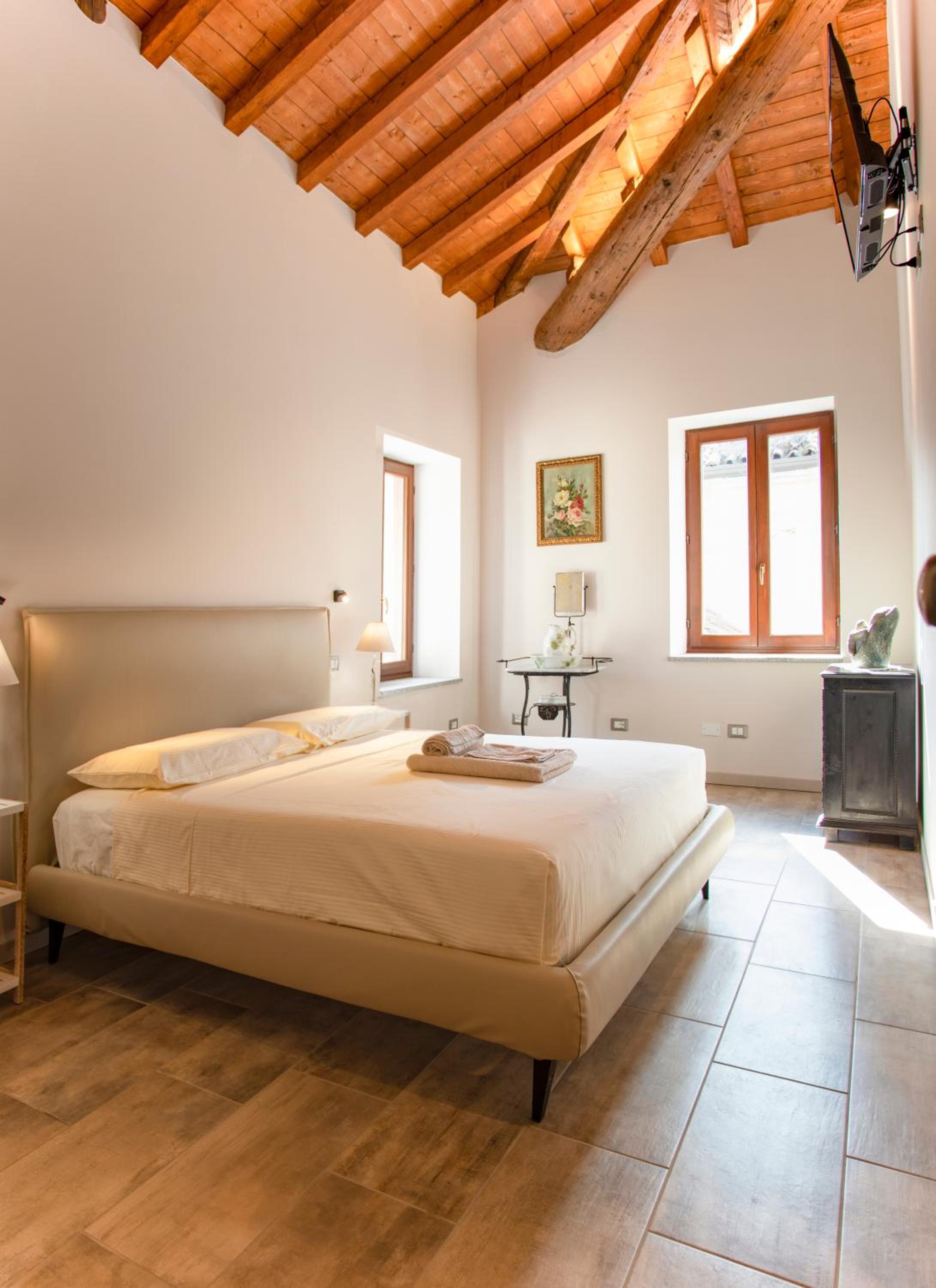 Large Double Room photo 2