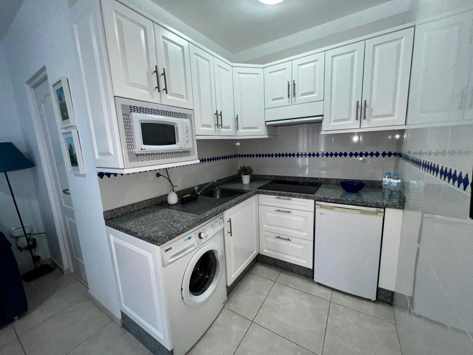 Studio Apartment photo 3