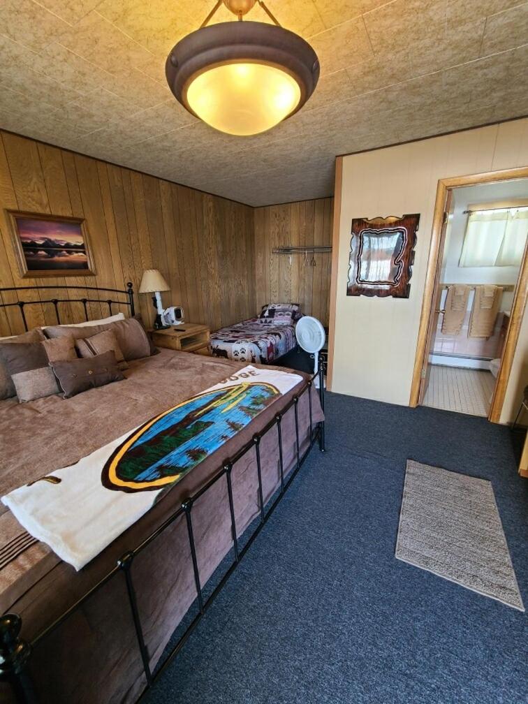 Deluxe Double Room (2 Adults + 1 Child)