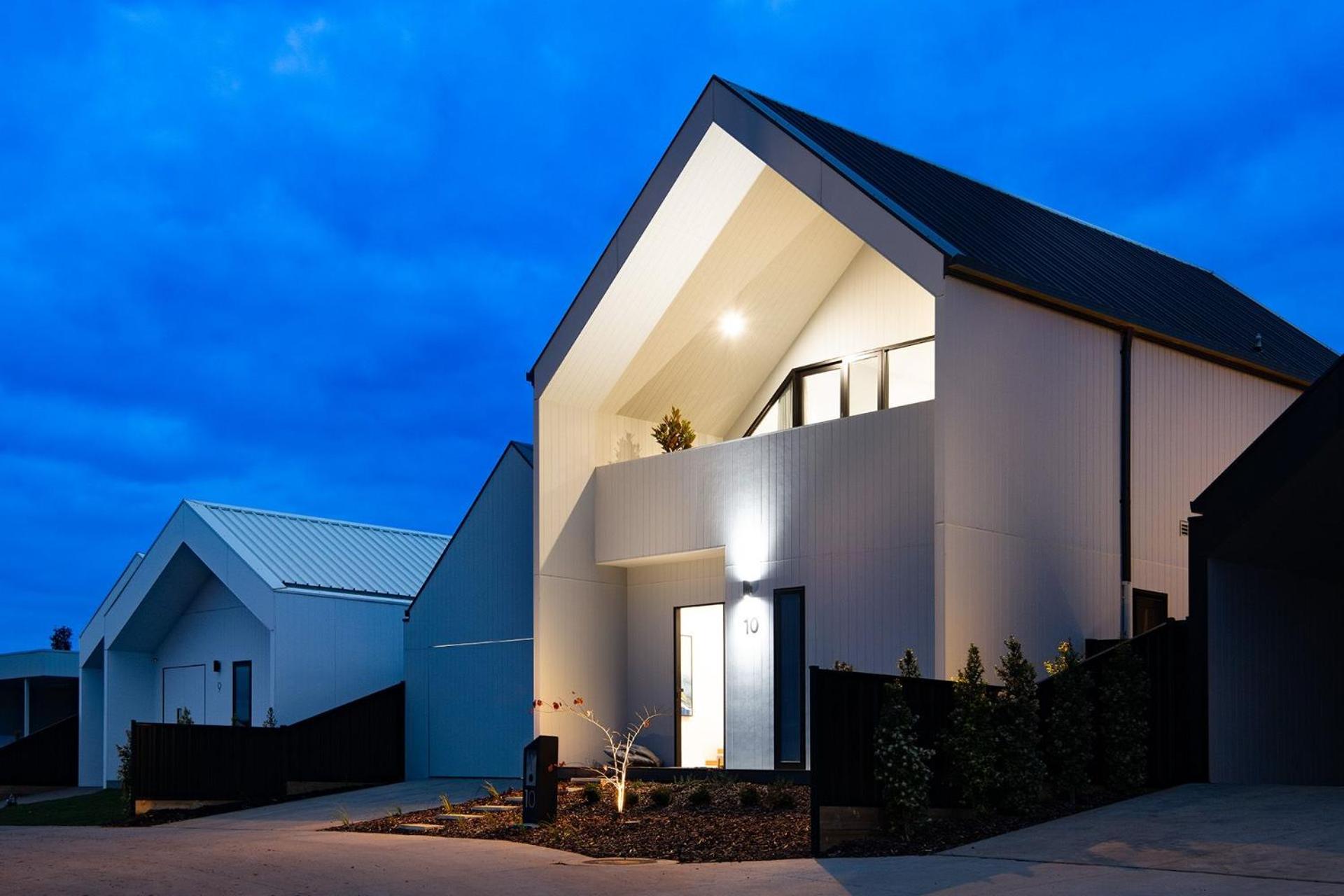 Three-Bedroom House photo 2