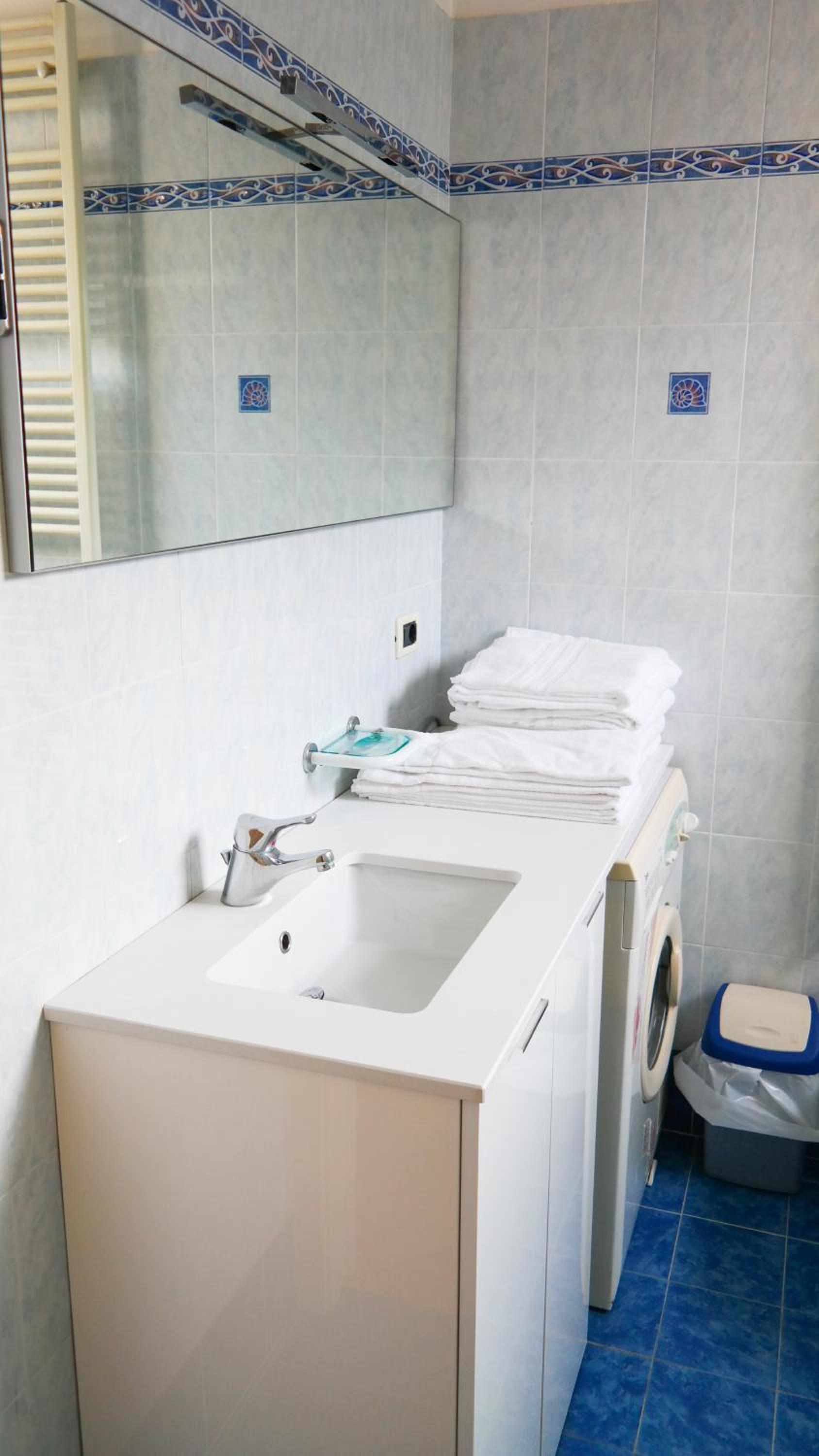 One-Bedroom Apartment (5 Adults) - Photo 8