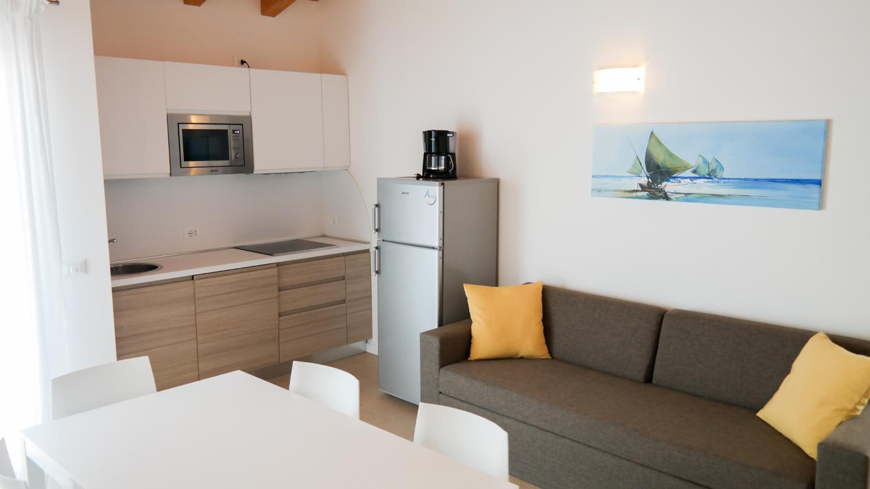 Two-Bedroom Apartment (6 Adults) - Photo 11