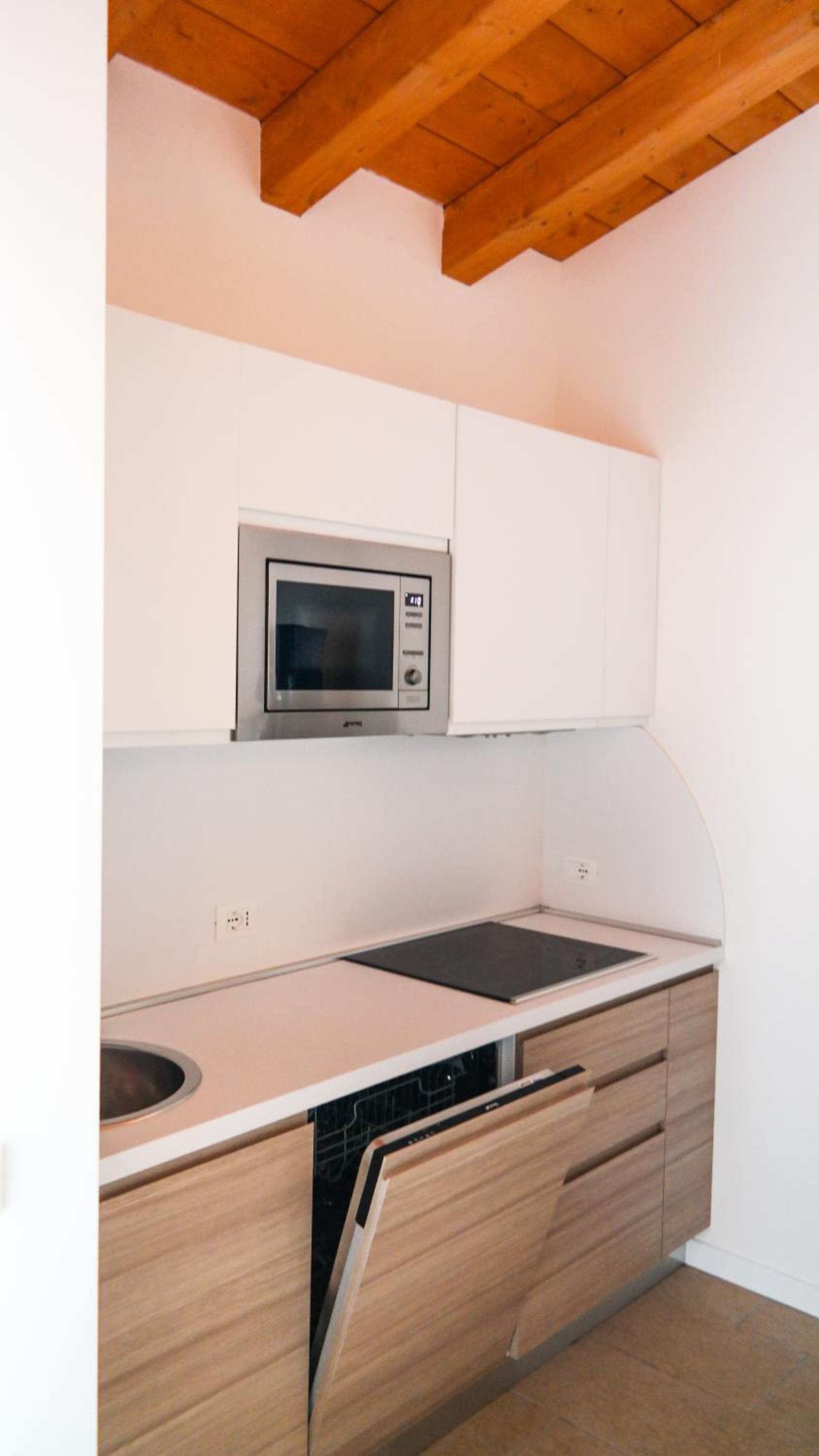 Two-Bedroom Apartment (6 Adults) - Photo 10