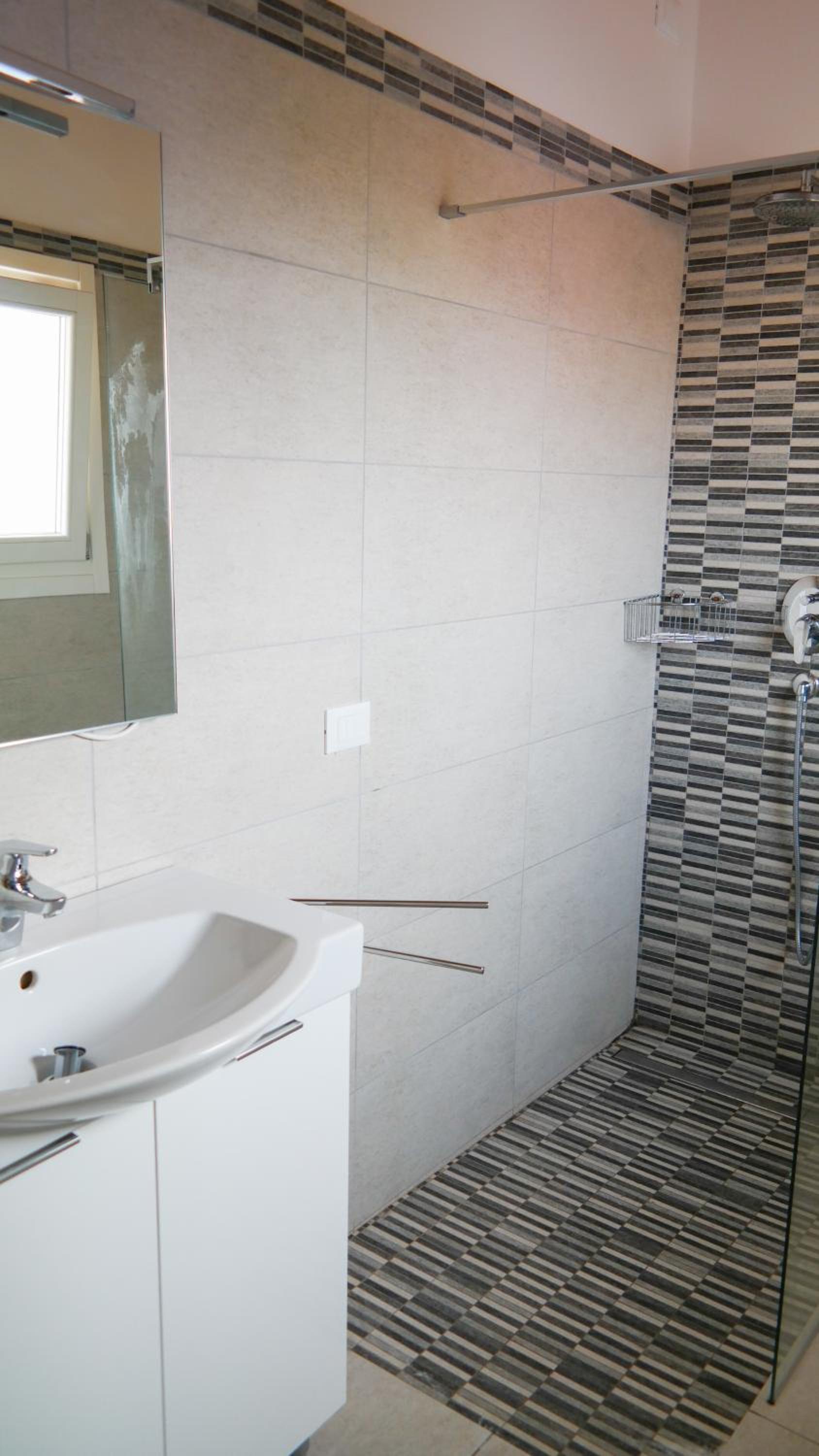 Two-Bedroom Apartment (6 Adults) - Photo 9
