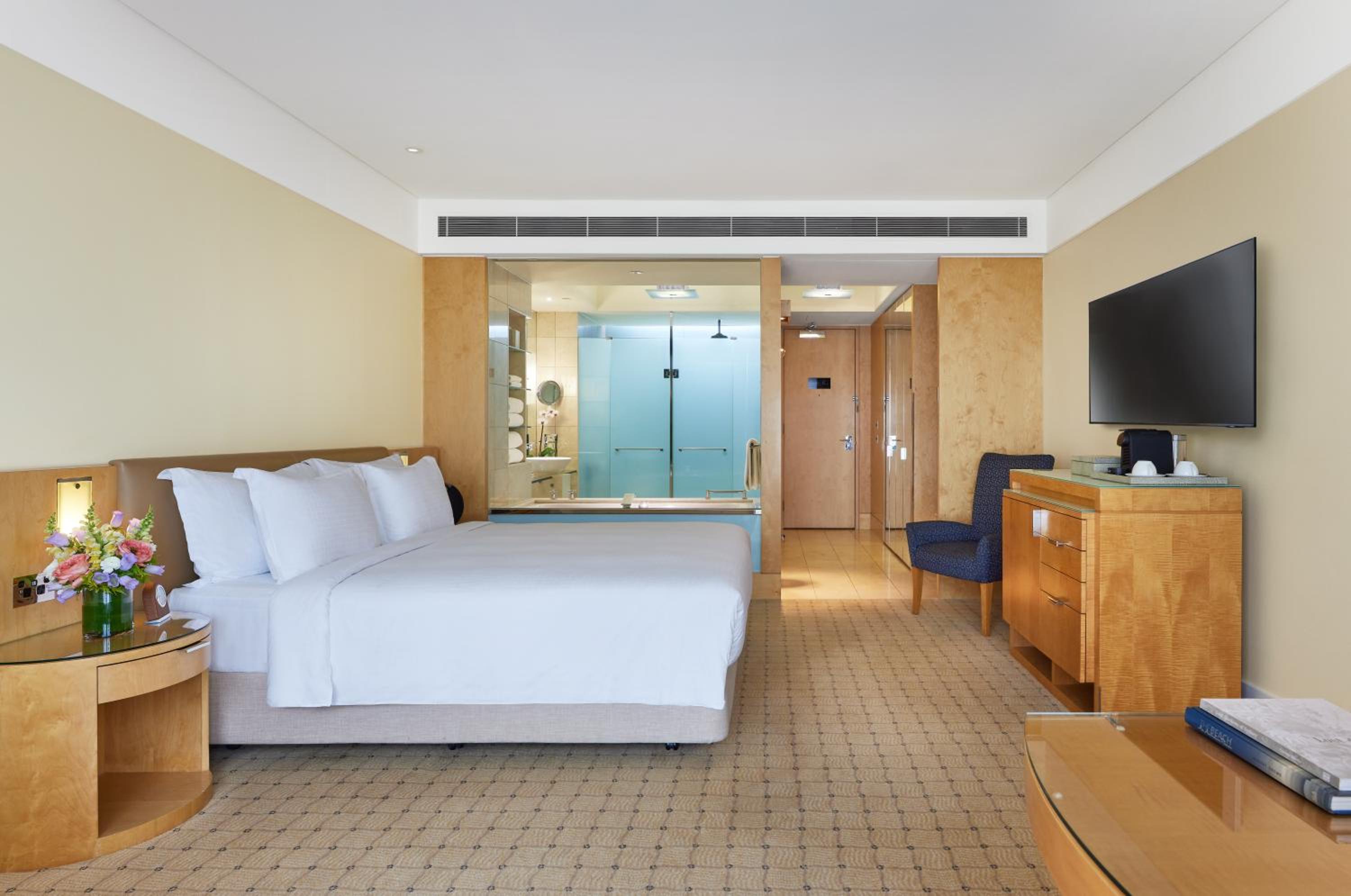 Tower Deluxe King Room - Mid Floor