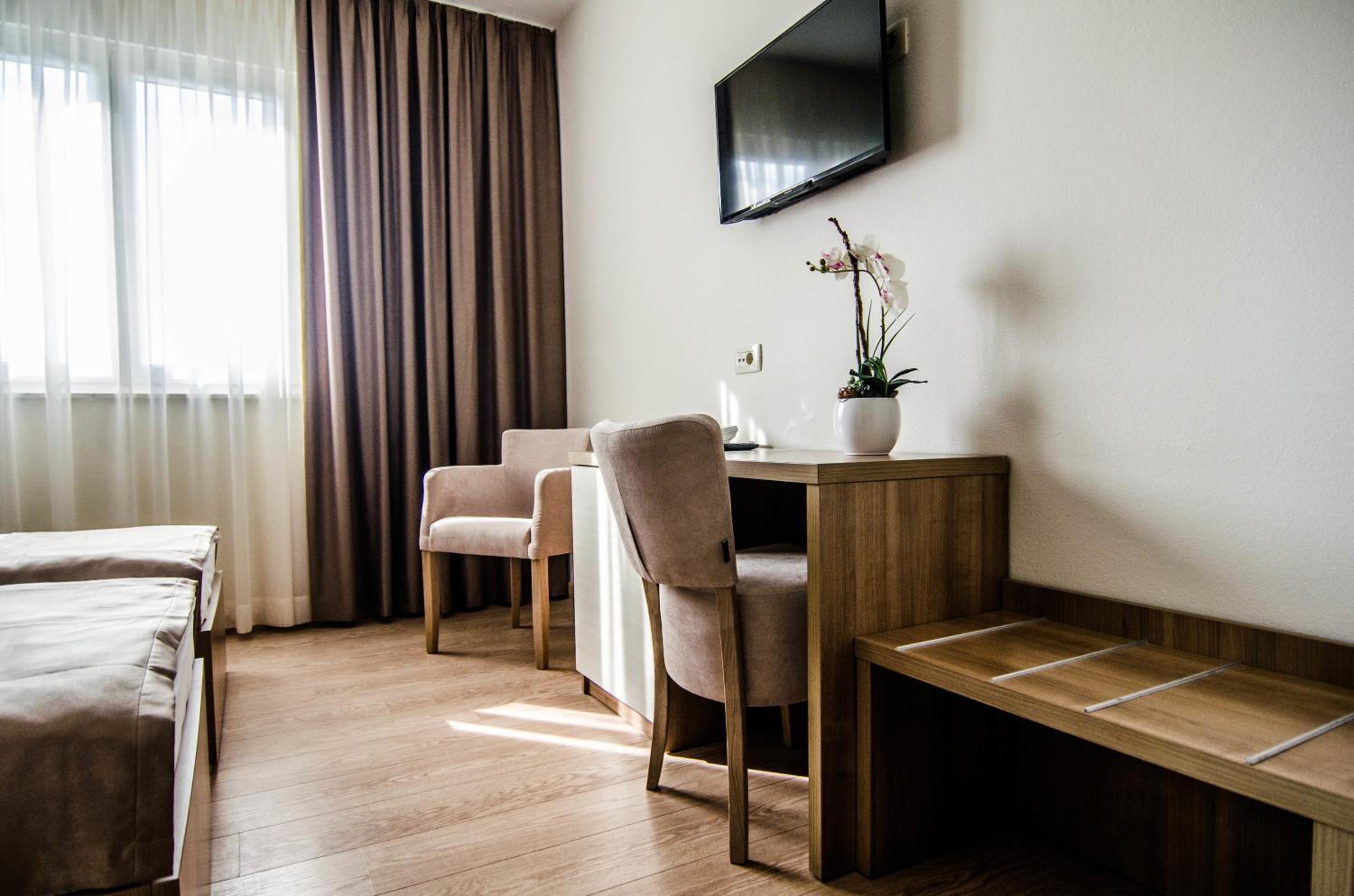 Standard Double or Twin Room photo 2