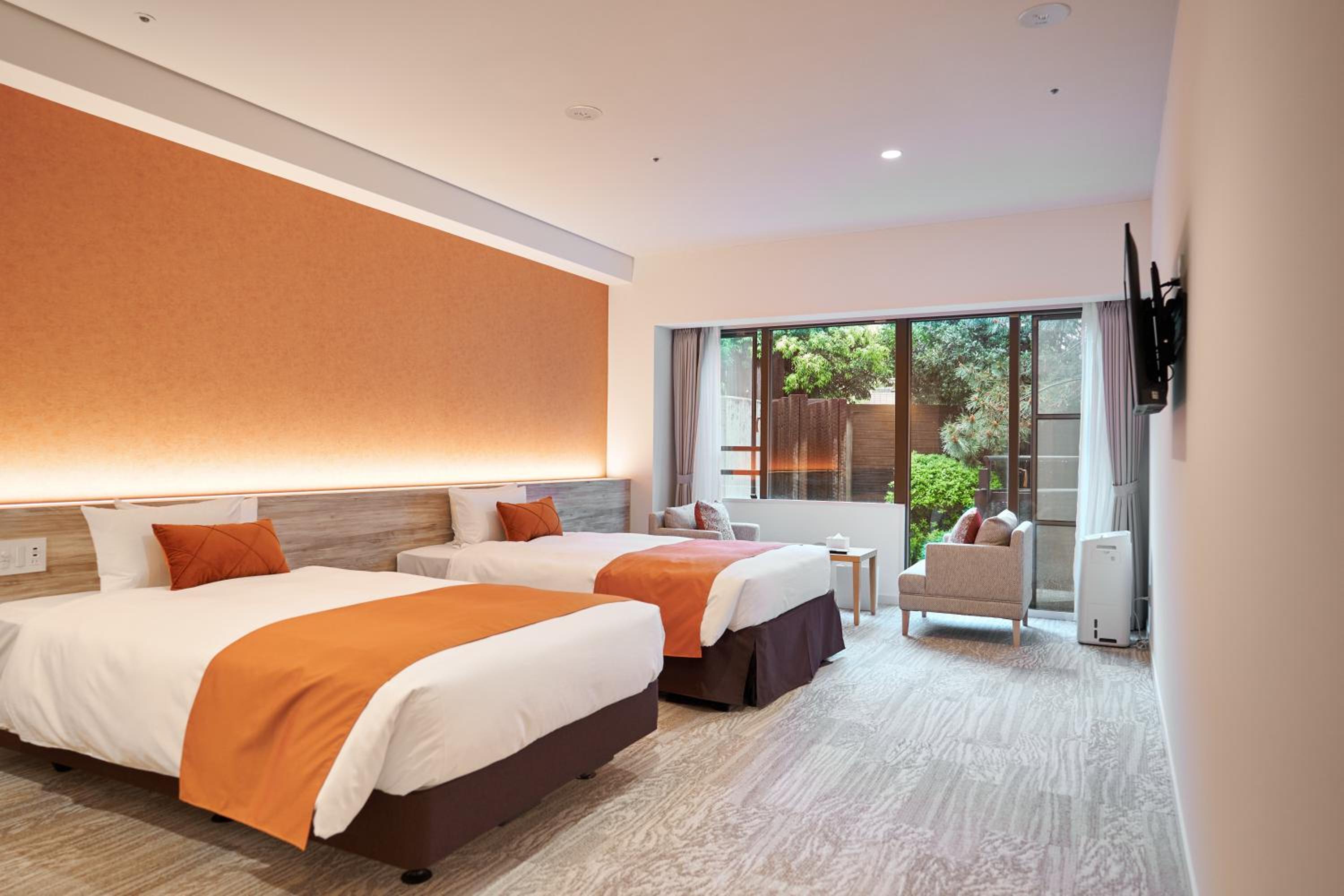 Twin Room thumbnail 6