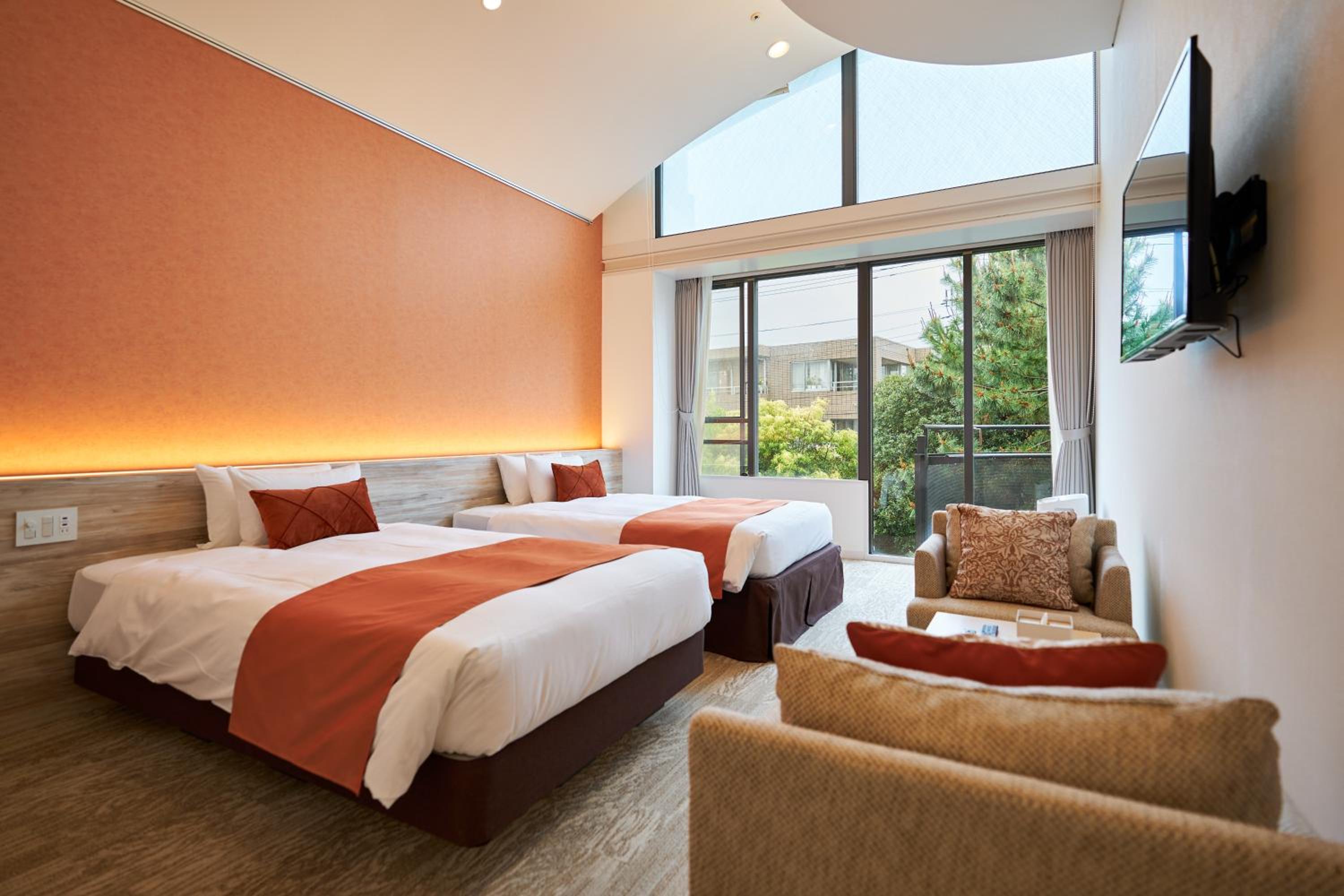 Superior Twin Room thumbnail 6
