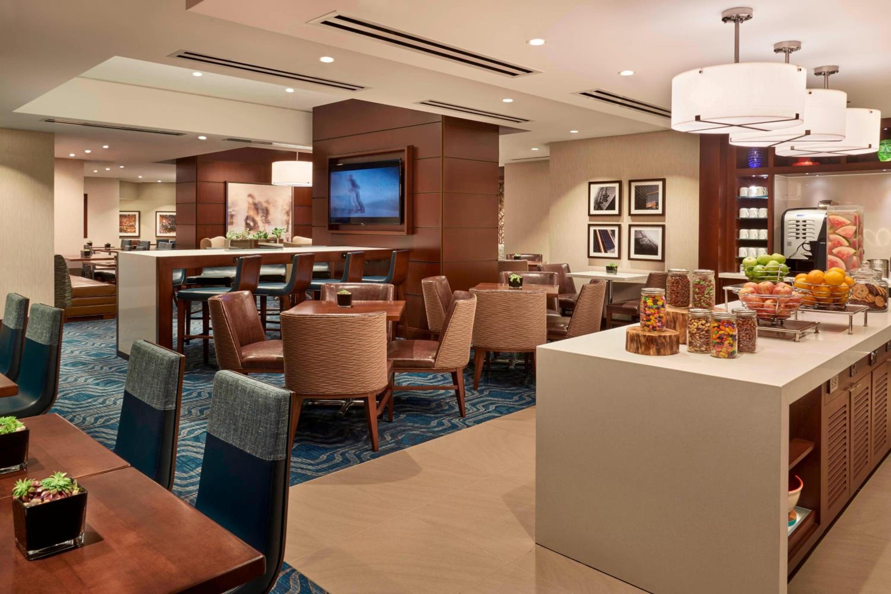 Concierge lounge access, Guest room, 1 King