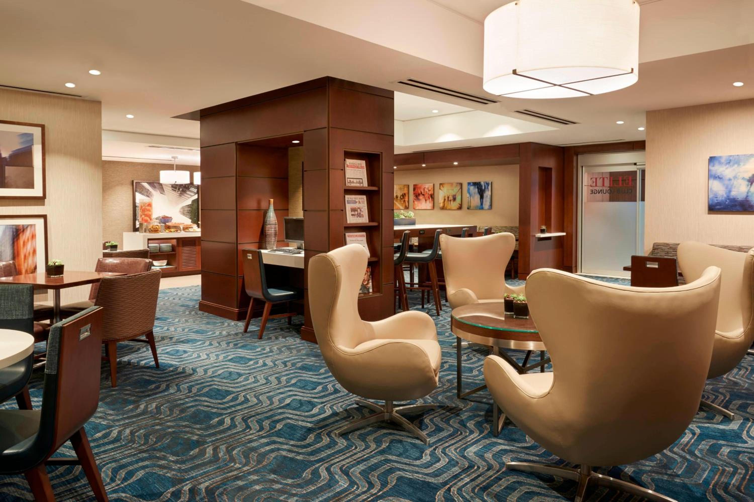 Concierge lounge access, Guest room, 1 King