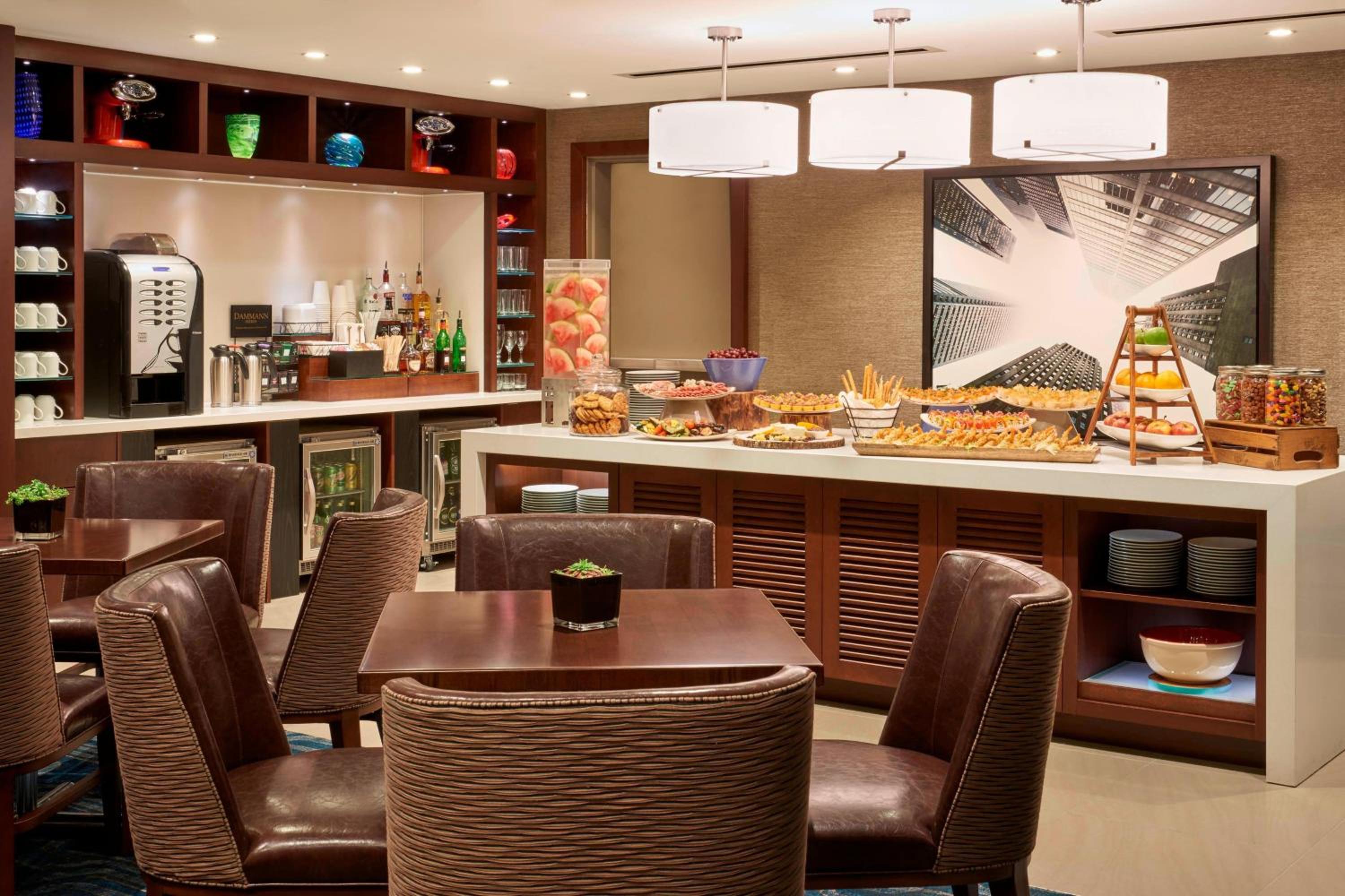 Concierge lounge access, Guest room, 1 King