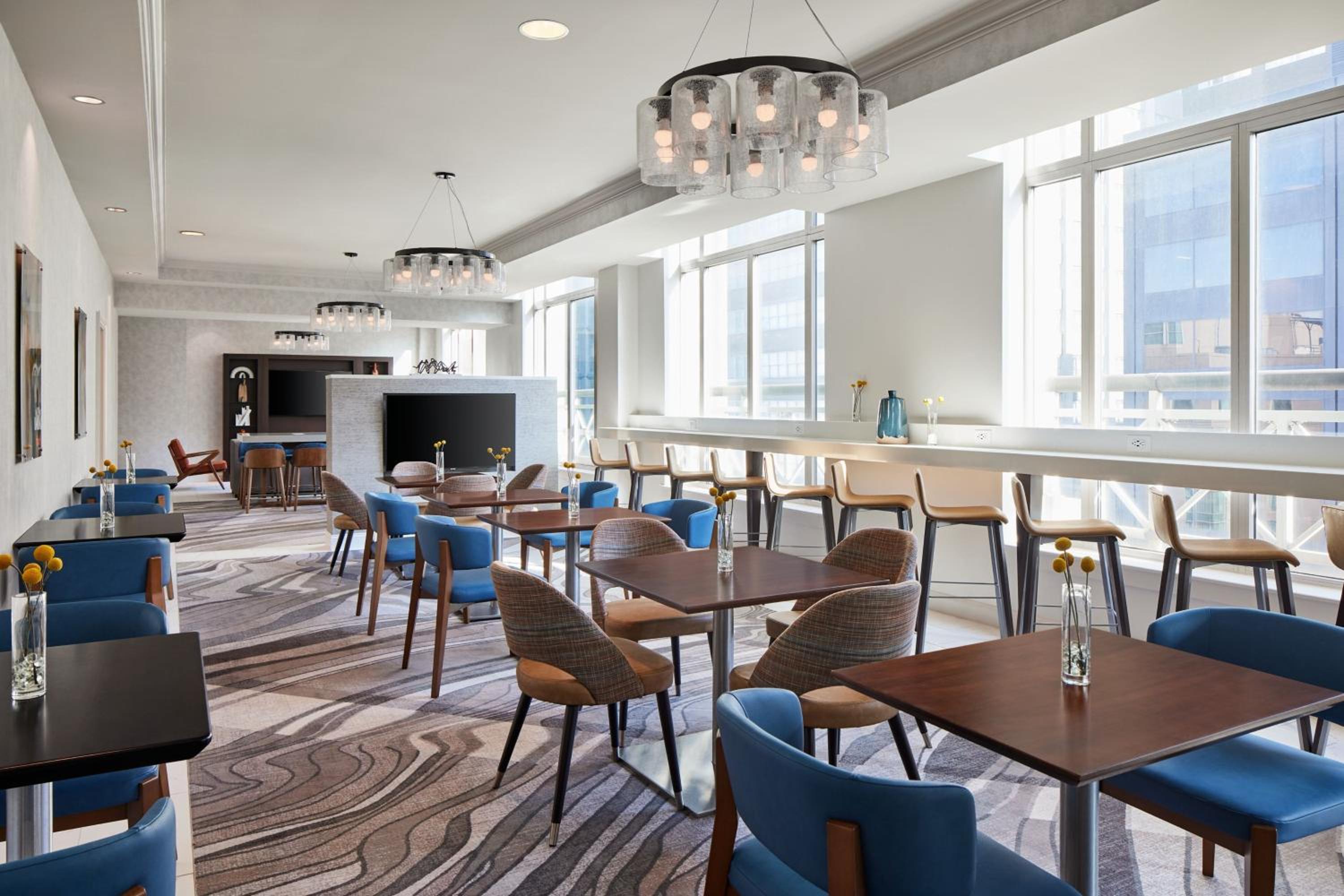 Double Room - Concierge Lounge Access/Main Building/Mobility/Hearing Accessible with Tub