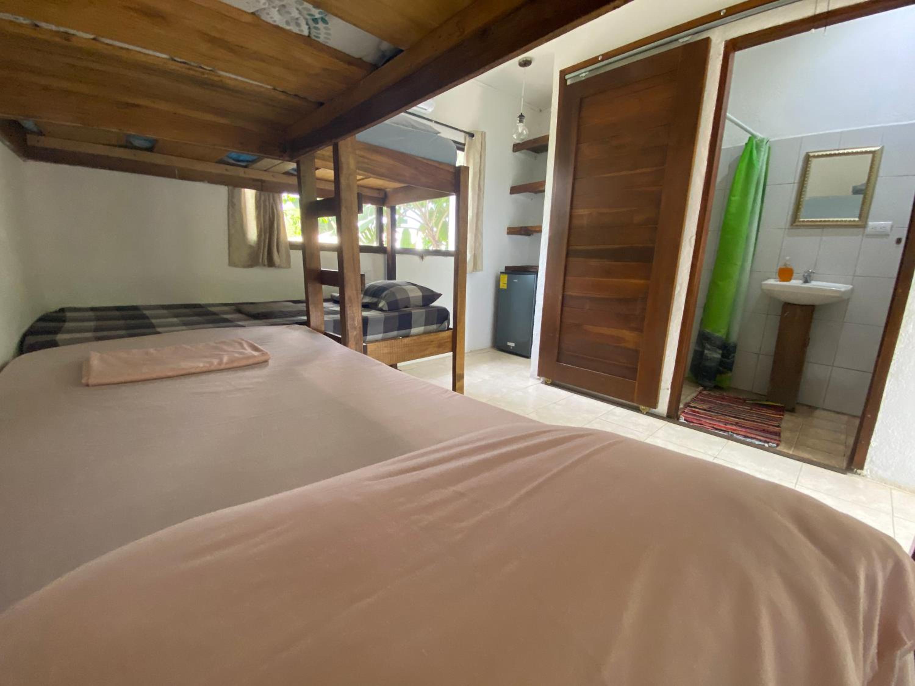 Quadruple Room with Private Bathroom photo 3