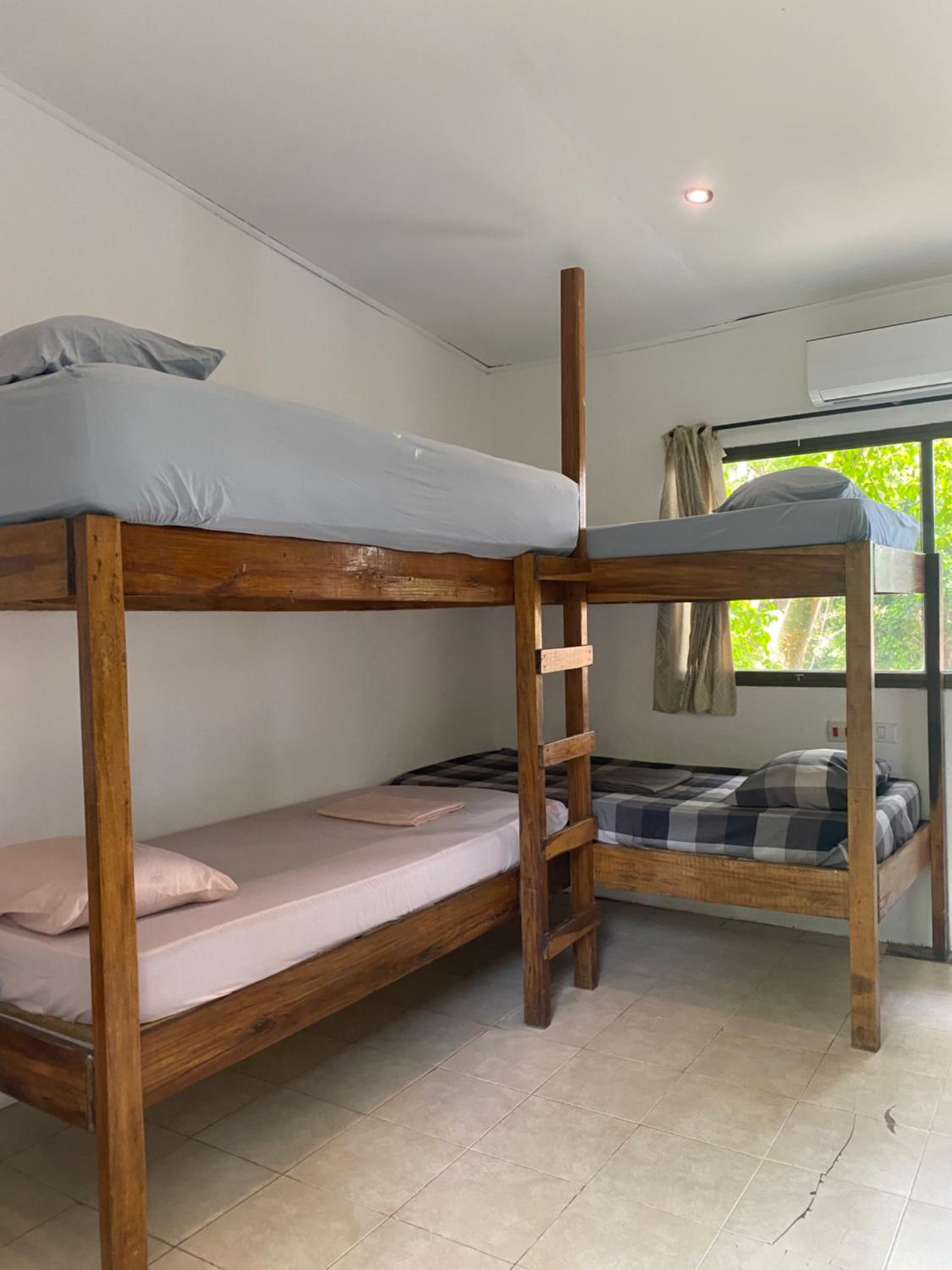 Quadruple Room with Private Bathroom photo 2