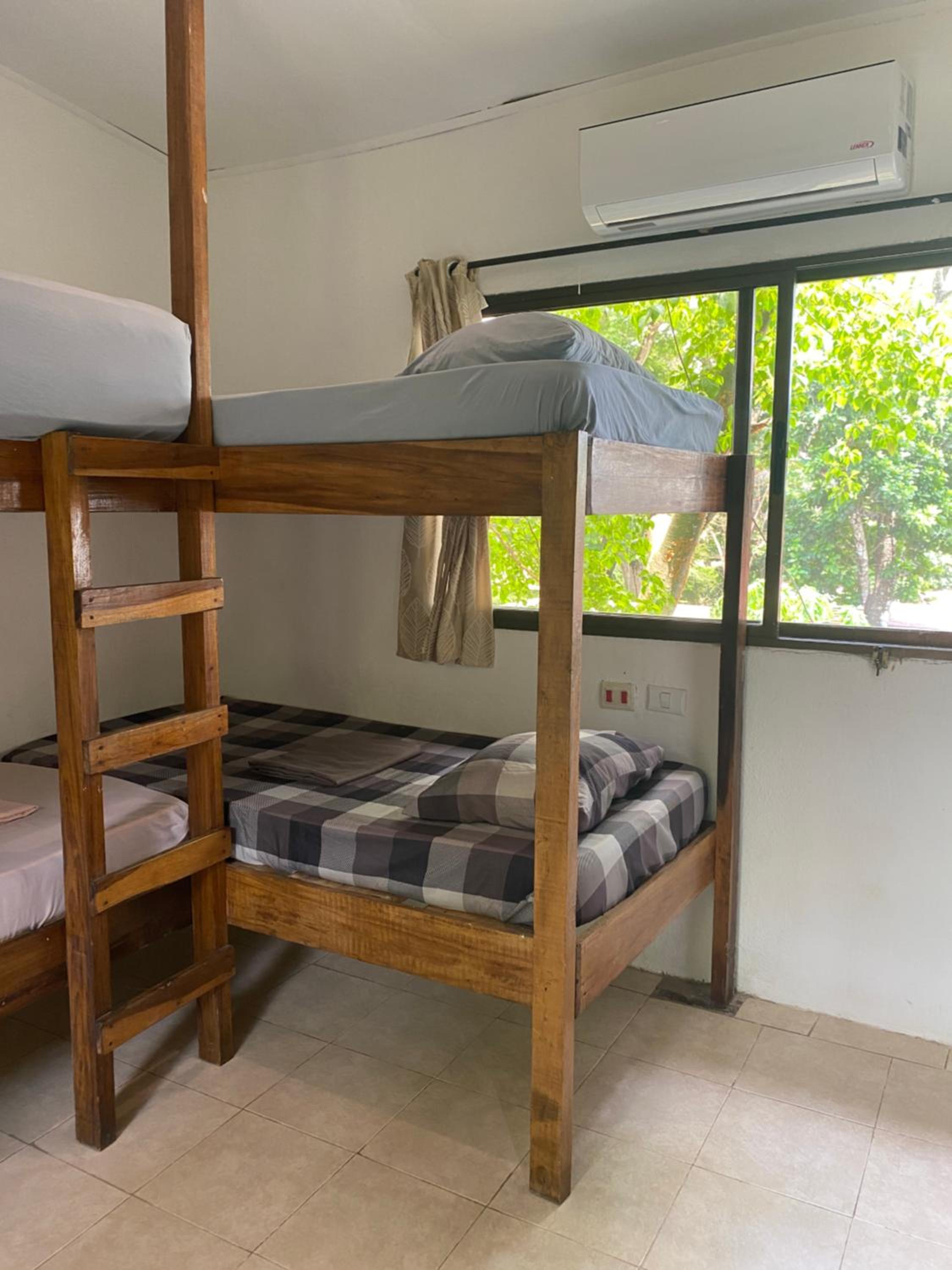 Quadruple Room with Private Bathroom photo 1