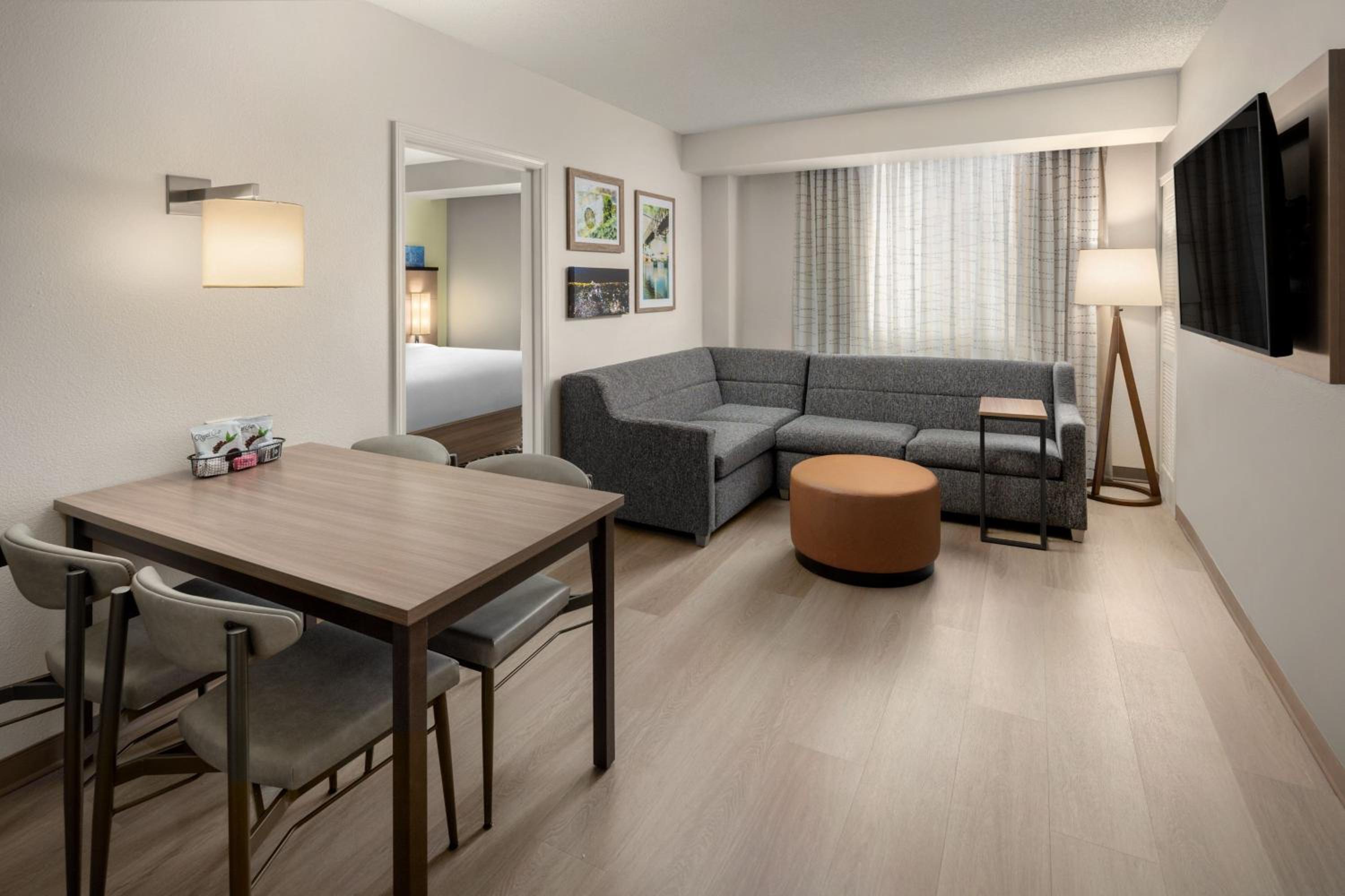 Two-Bedroom Suite - Photo 2