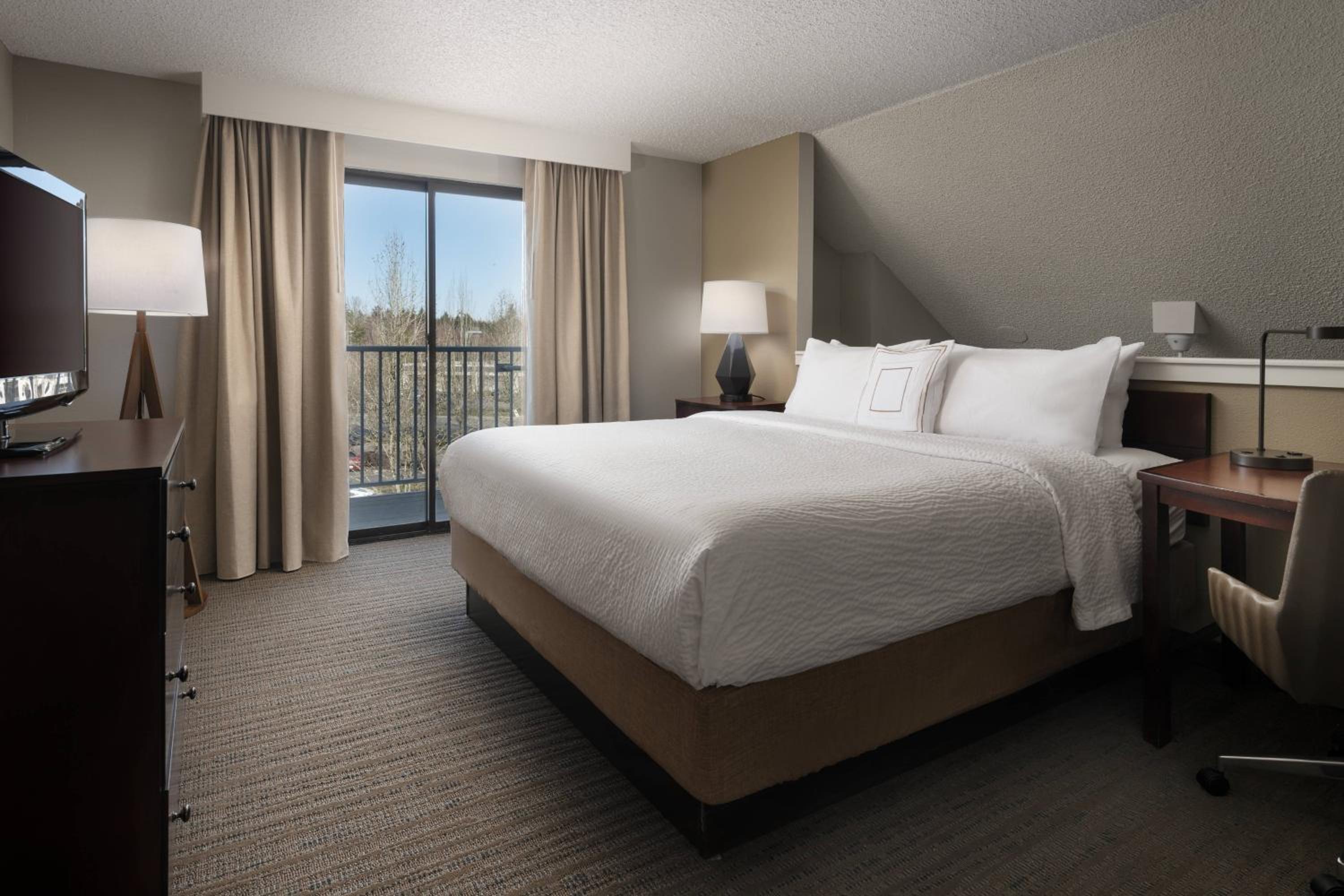 Two-Bedroom Suite - Photo 6