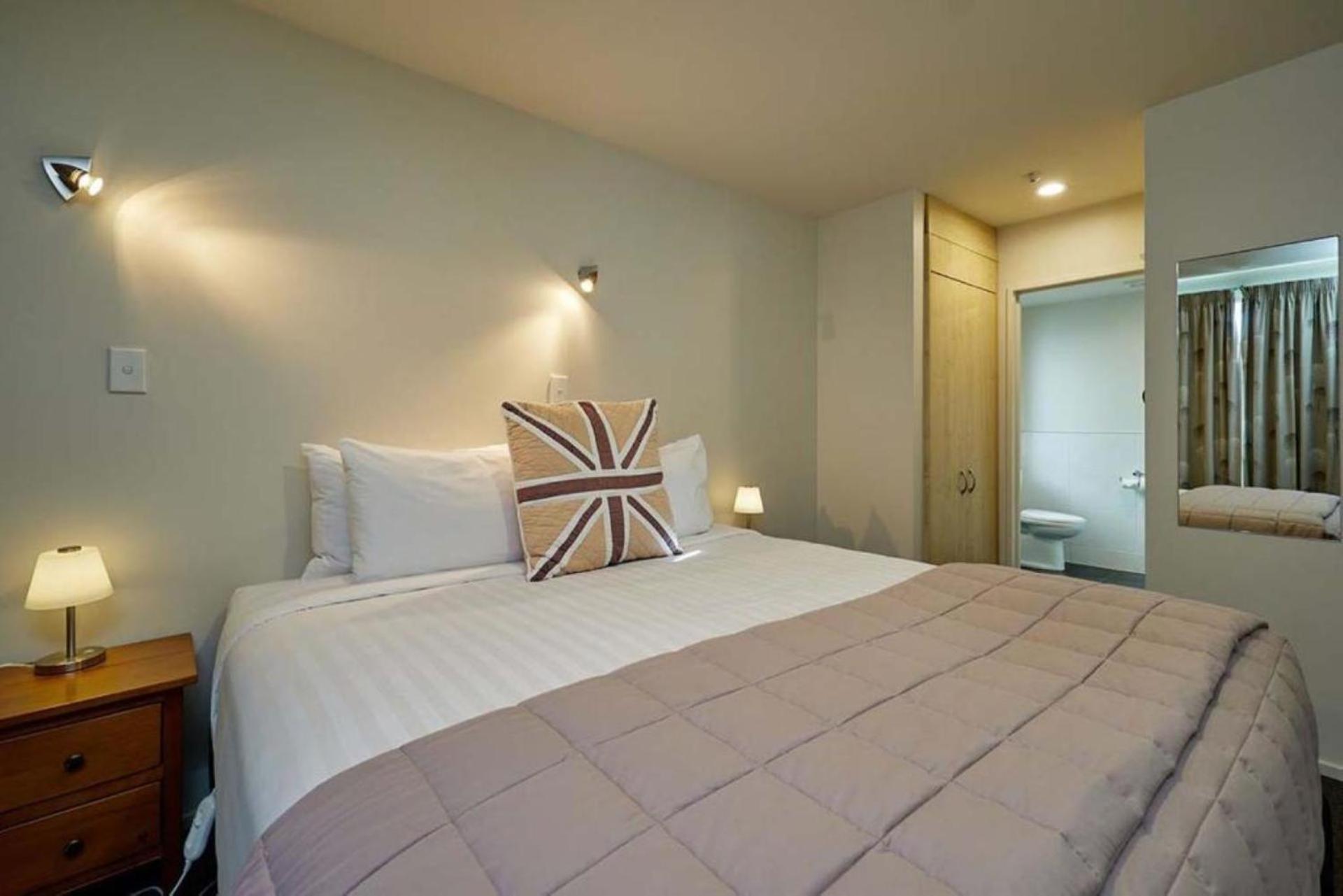 Three-Bedroom Apartment - Photo 6