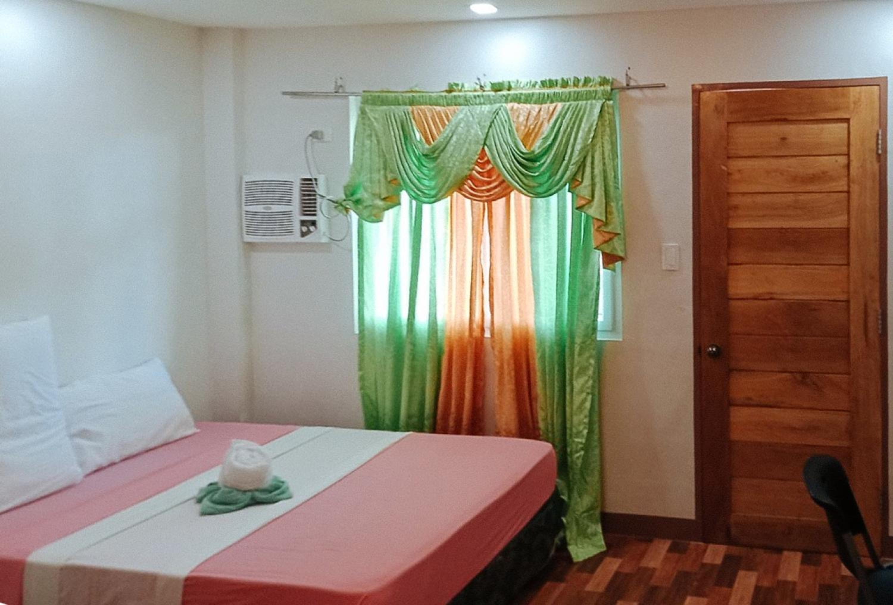 Deluxe Room - Photo 2
