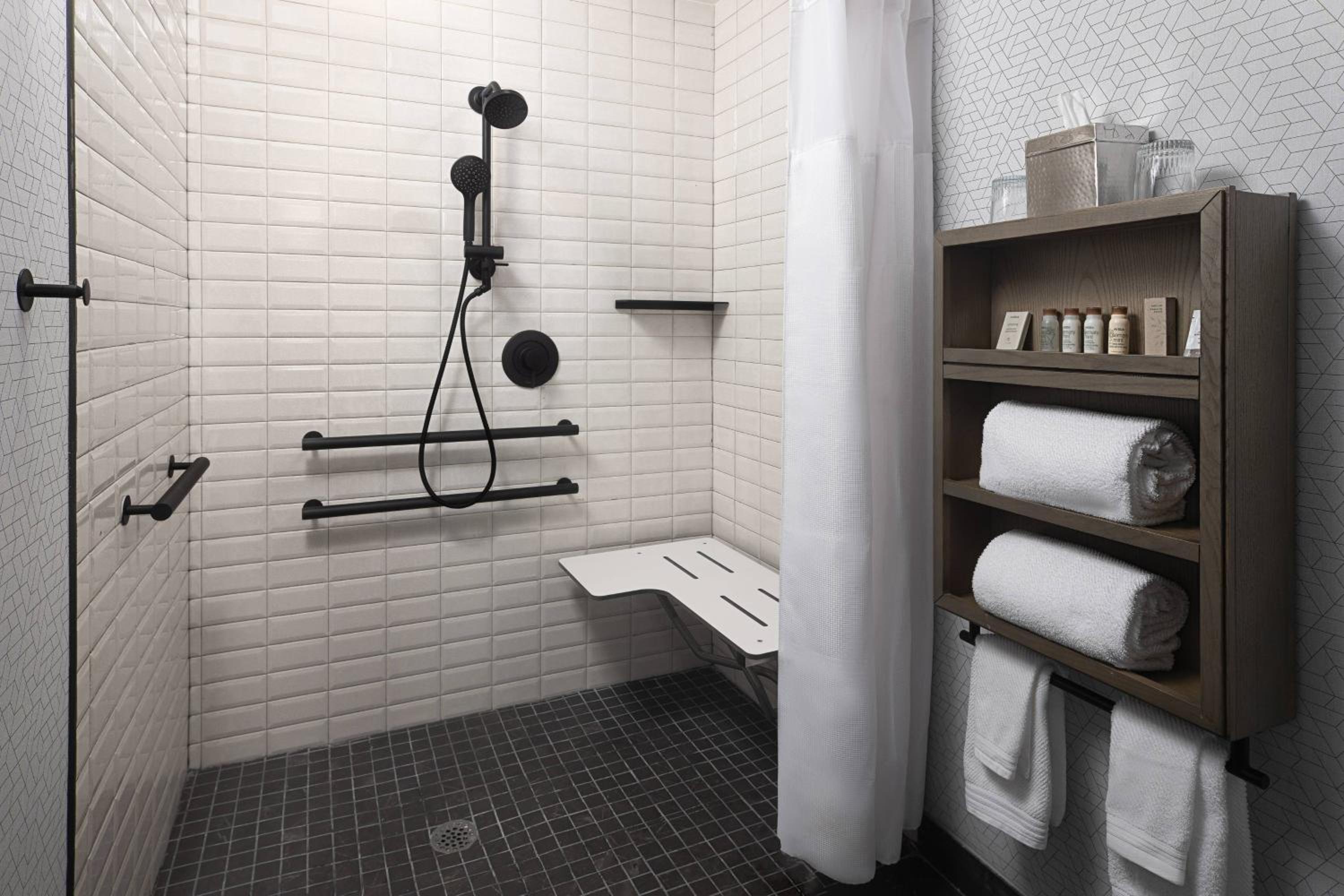 King or Double Room - Photo 4