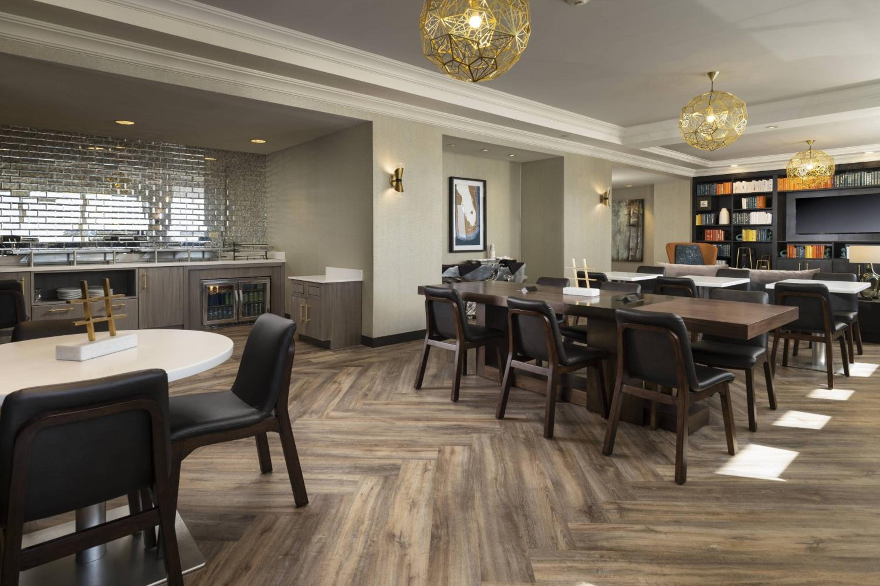 Club level, Guest room, 1 King, High floor - Photo 3