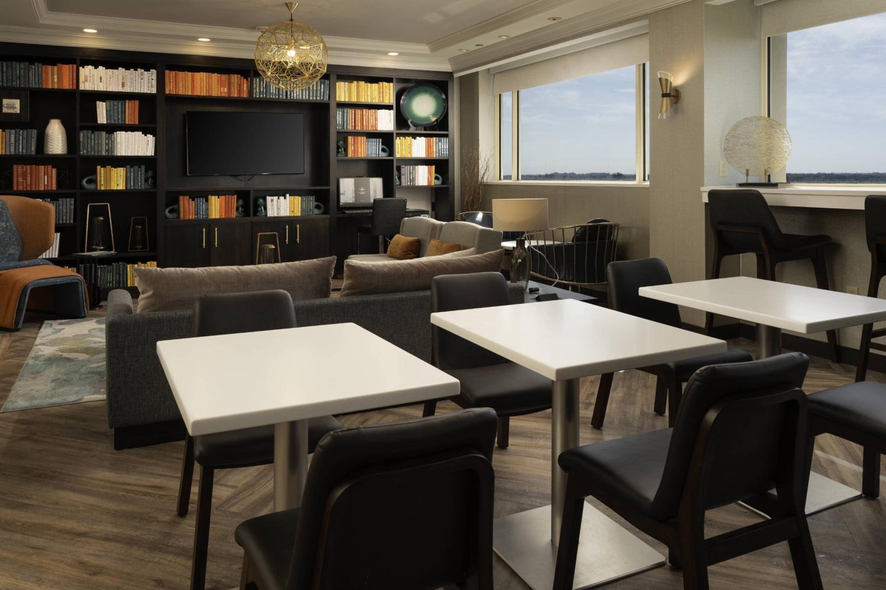 Club level, Guest room, 1 King, High floor - Photo 2