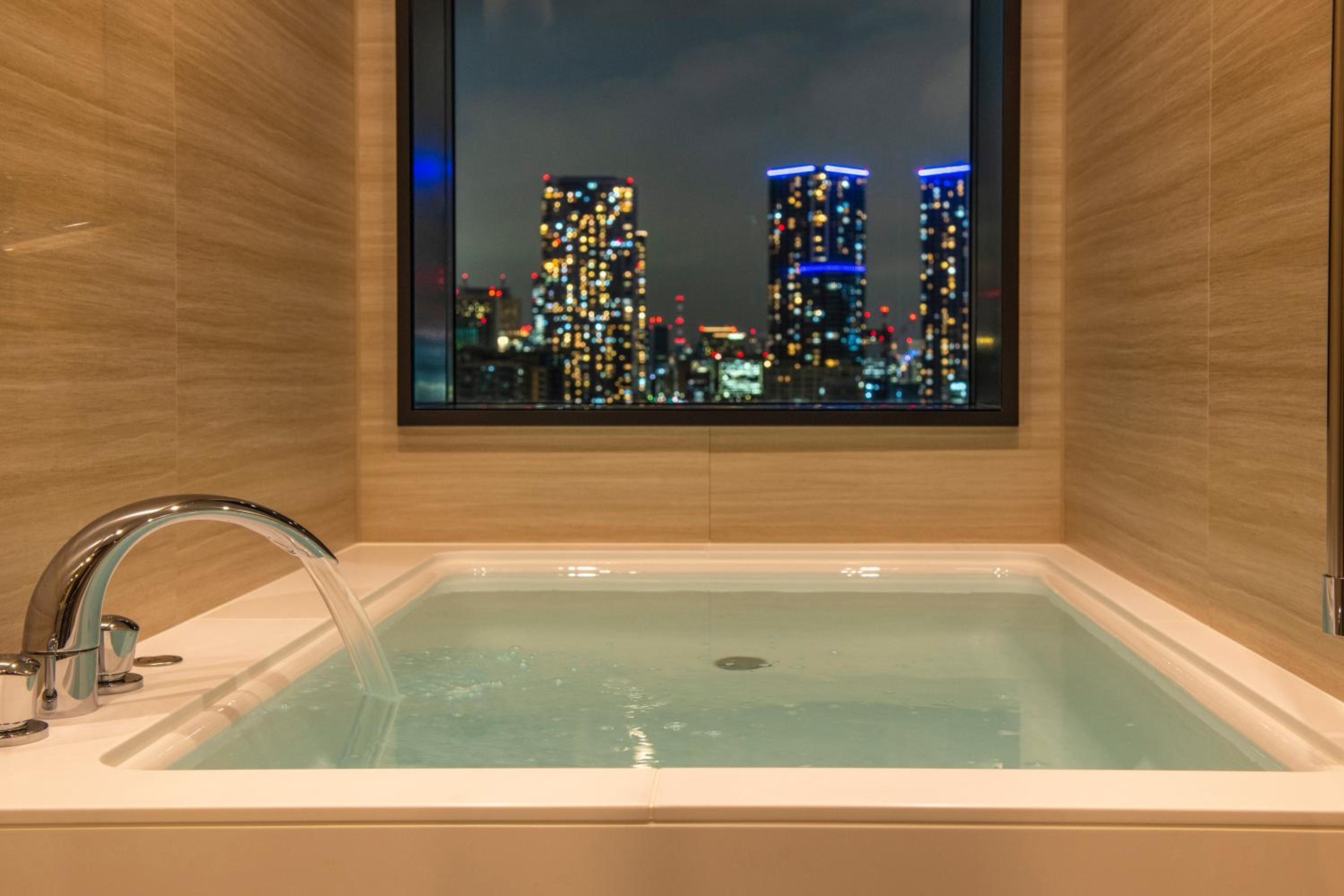 Lavista Hollywood Twin Room with View Bath - High Floor - Non-Smoking (2 people) photo 3