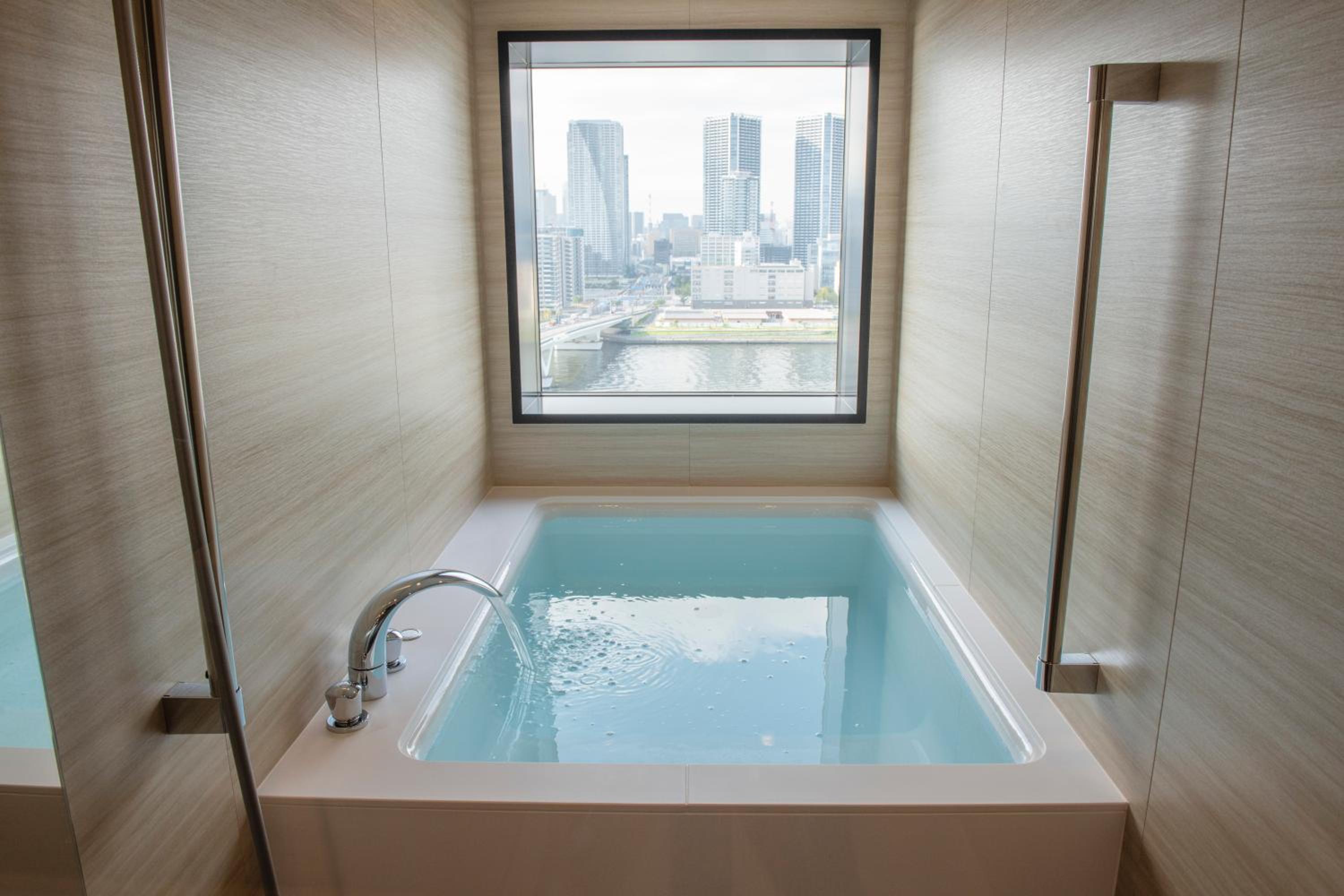 Lavista Hollywood Twin Room with View Bath - High Floor - Non-Smoking (2 people) photo 3