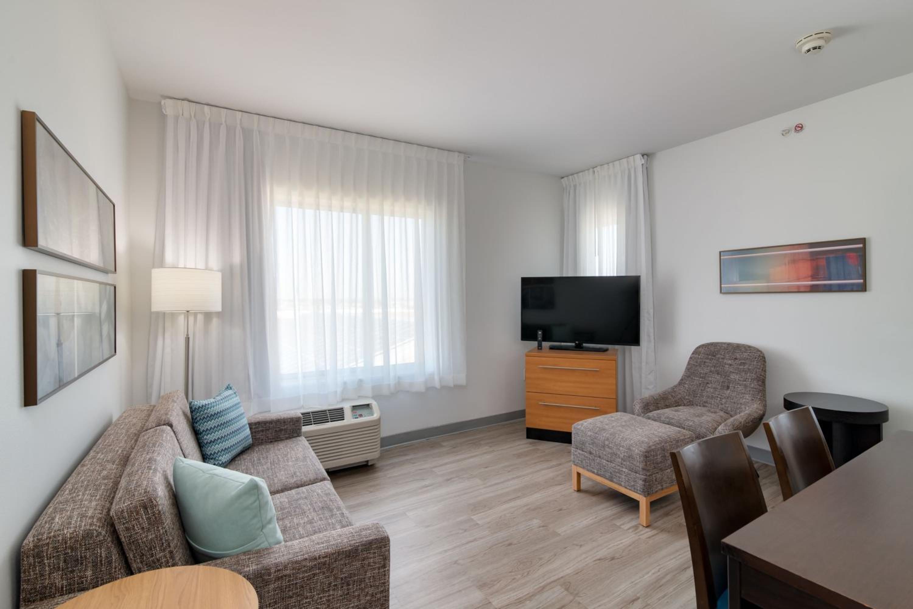 Two-Bedroom Suite with Adapted Tub - Mobility Accessible photo 1