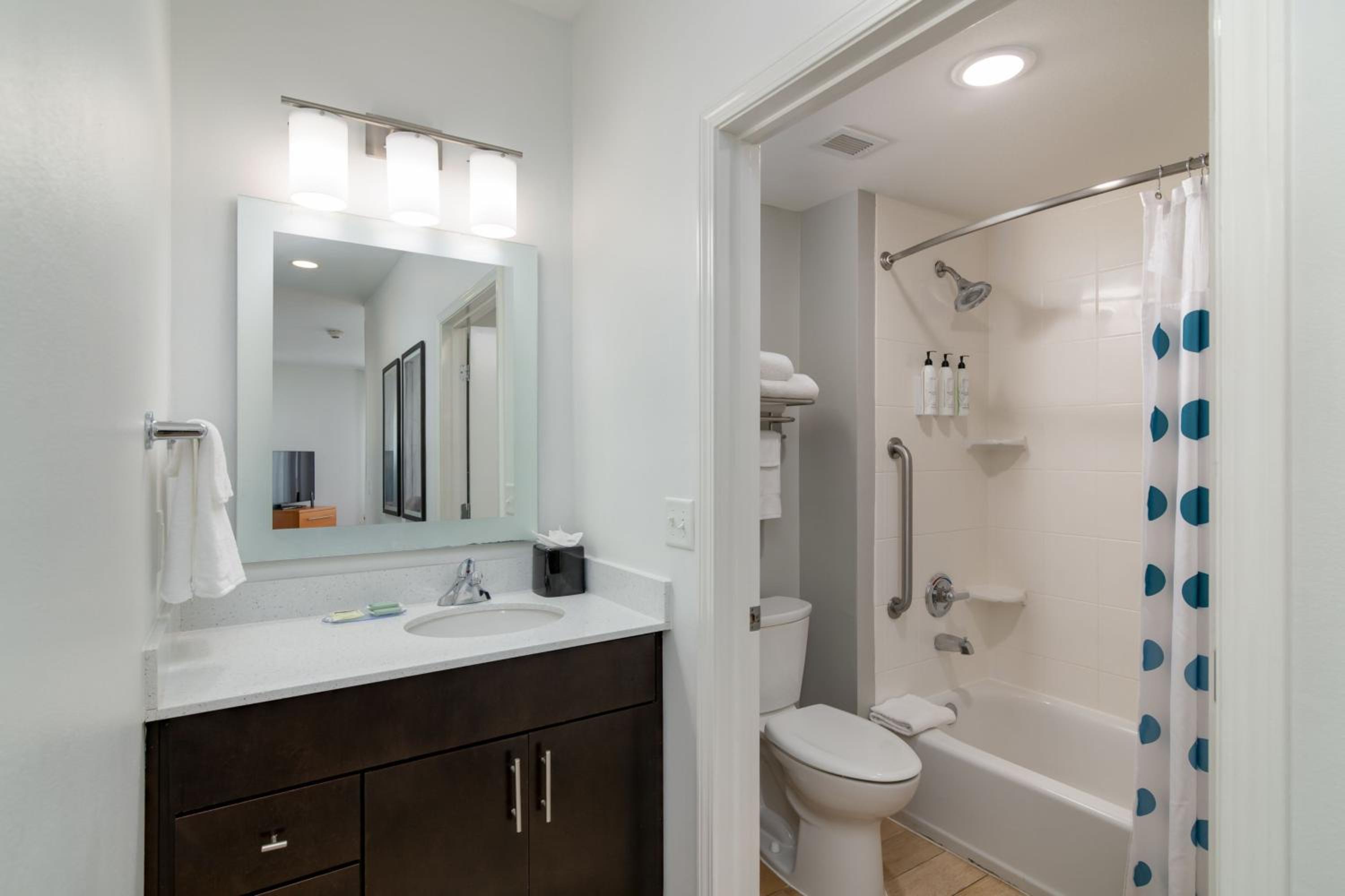 Two-Bedroom Suite photo 2