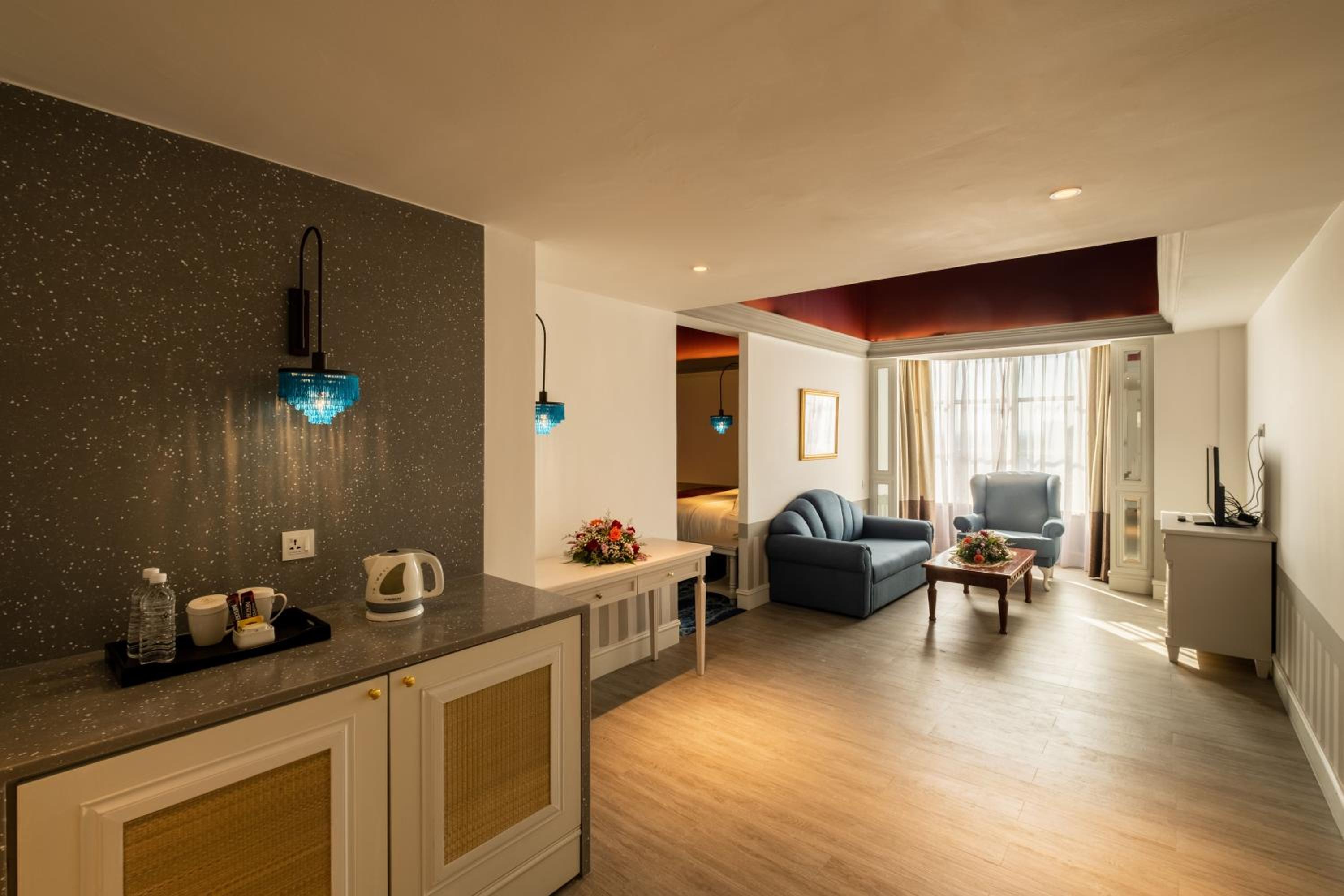 Premier Suite - Photo 3
