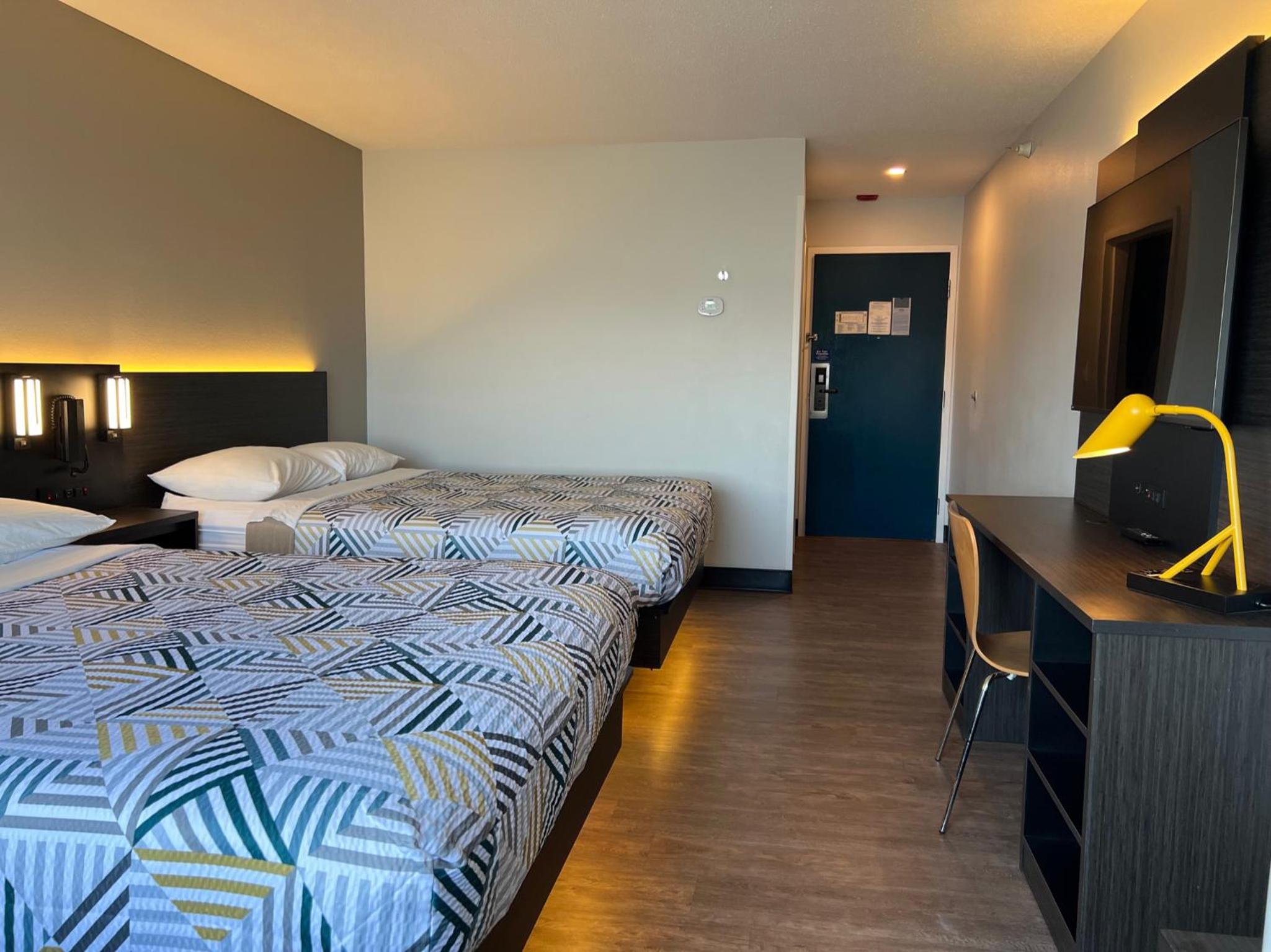 Queen Room with Two Queen Beds - Non-Smoking - Photo 1
