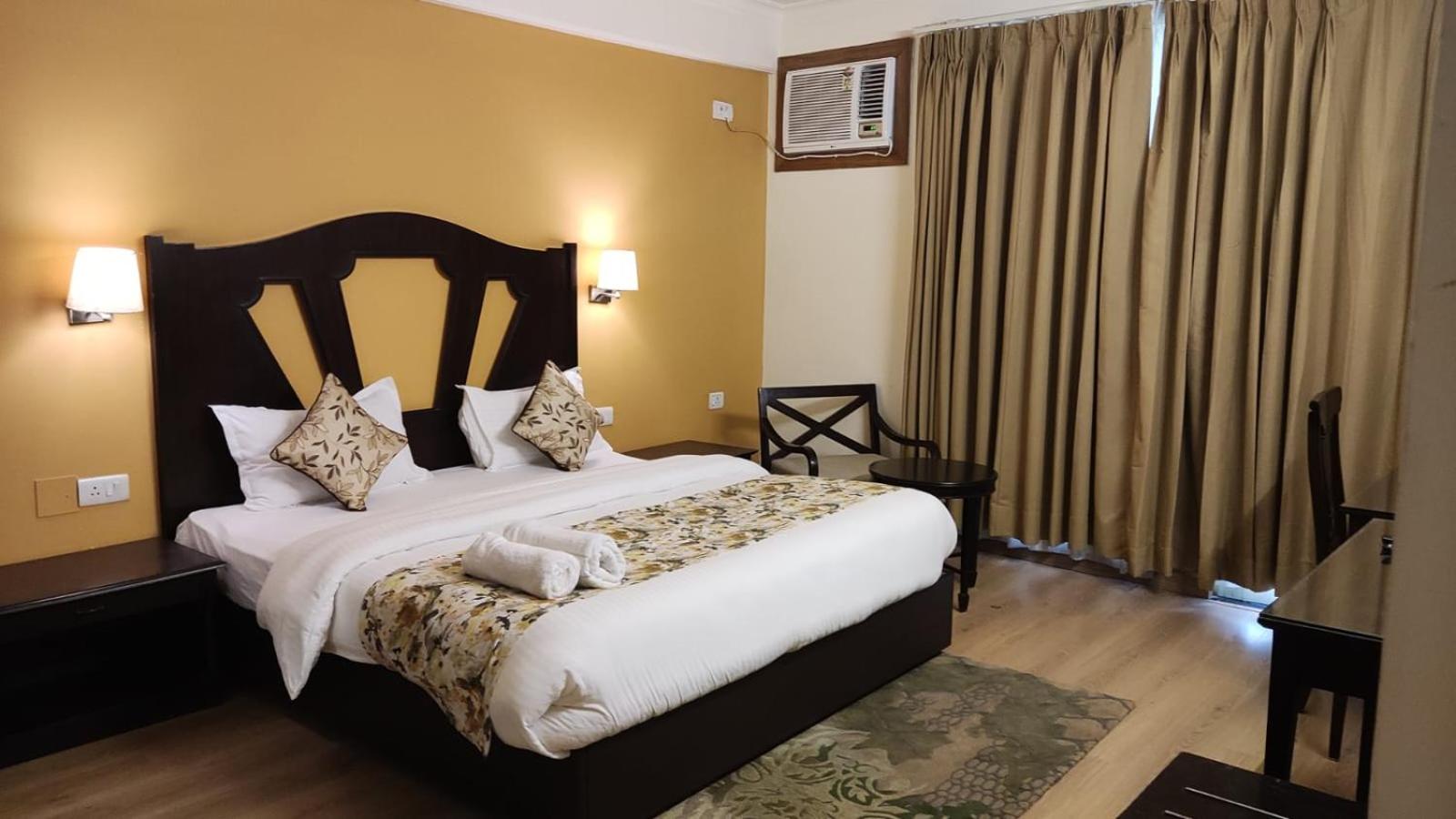 King Suite with Pool View photo 2