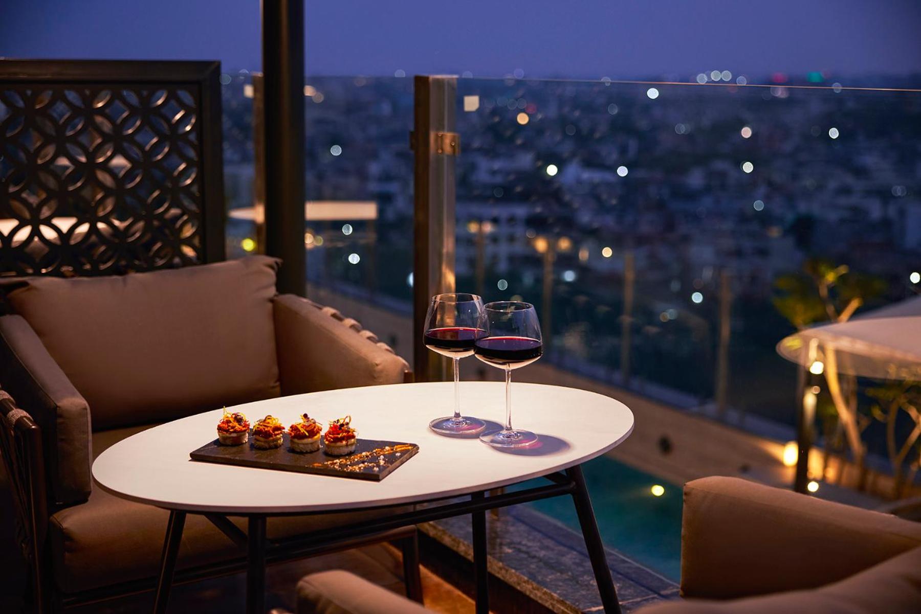 Specialty Twin Room (Includes- Buffet Breakfast at the Zing, Cocktail Hours at Zeest (roof top bar) 7 to 8 Pm, Complimentary laundry for 2 pieces per room per night, Fruit basket upon arrival)  - Photo 6
