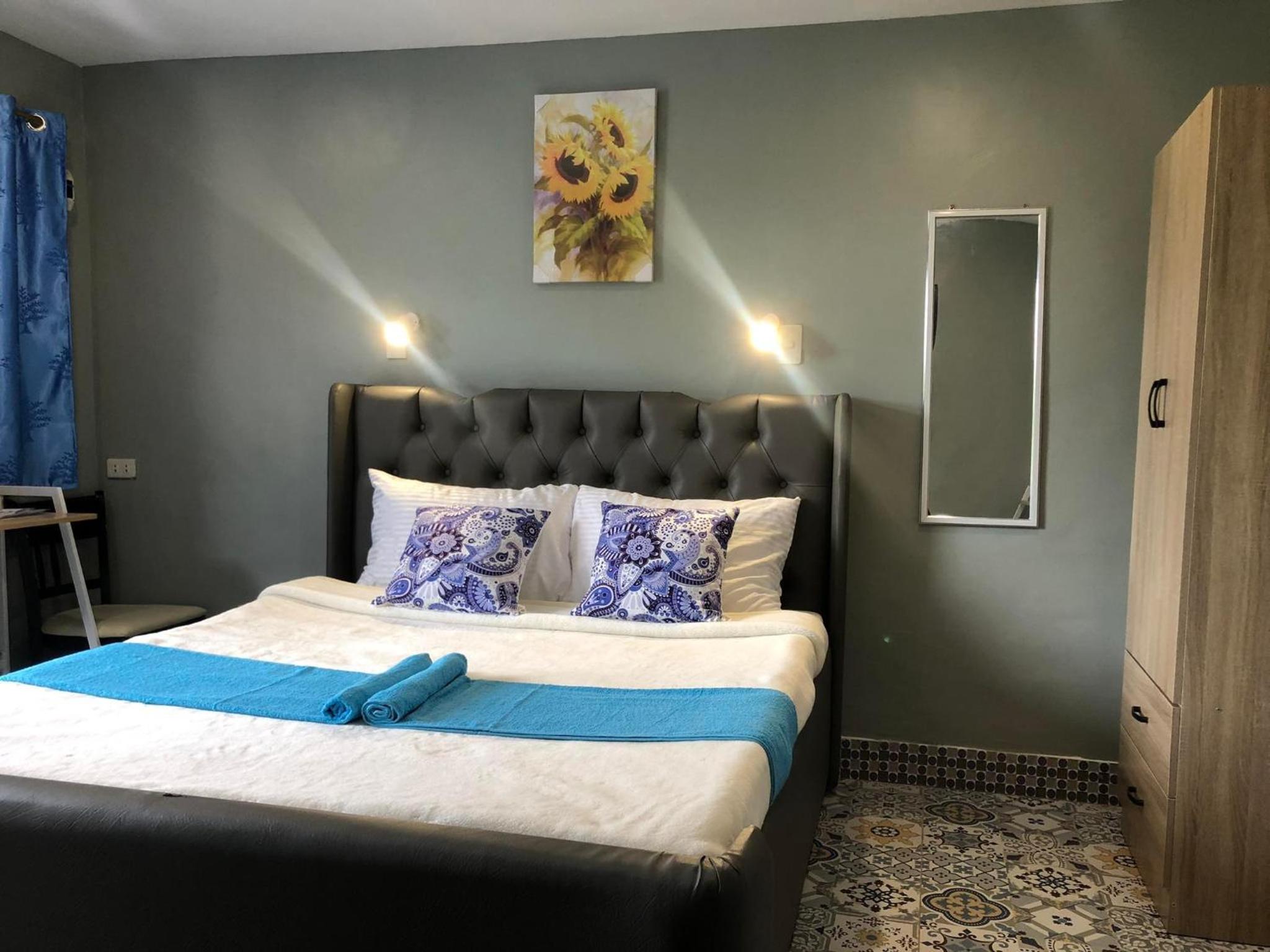 Queen Room with Balcony photo 2