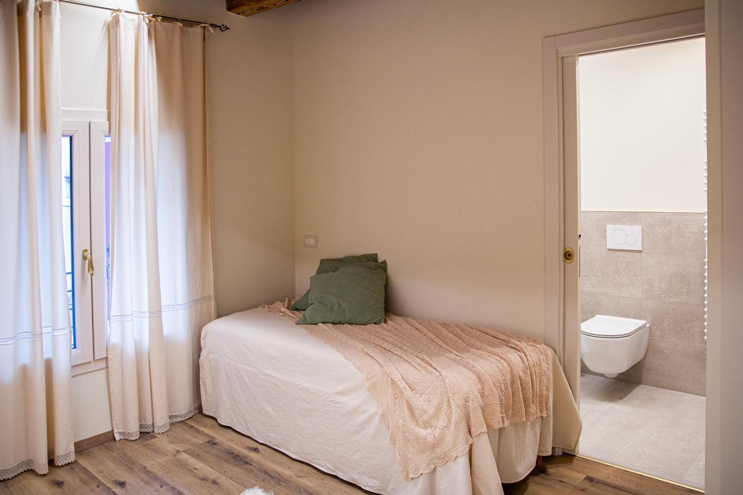 Deluxe Triple Room photo 3