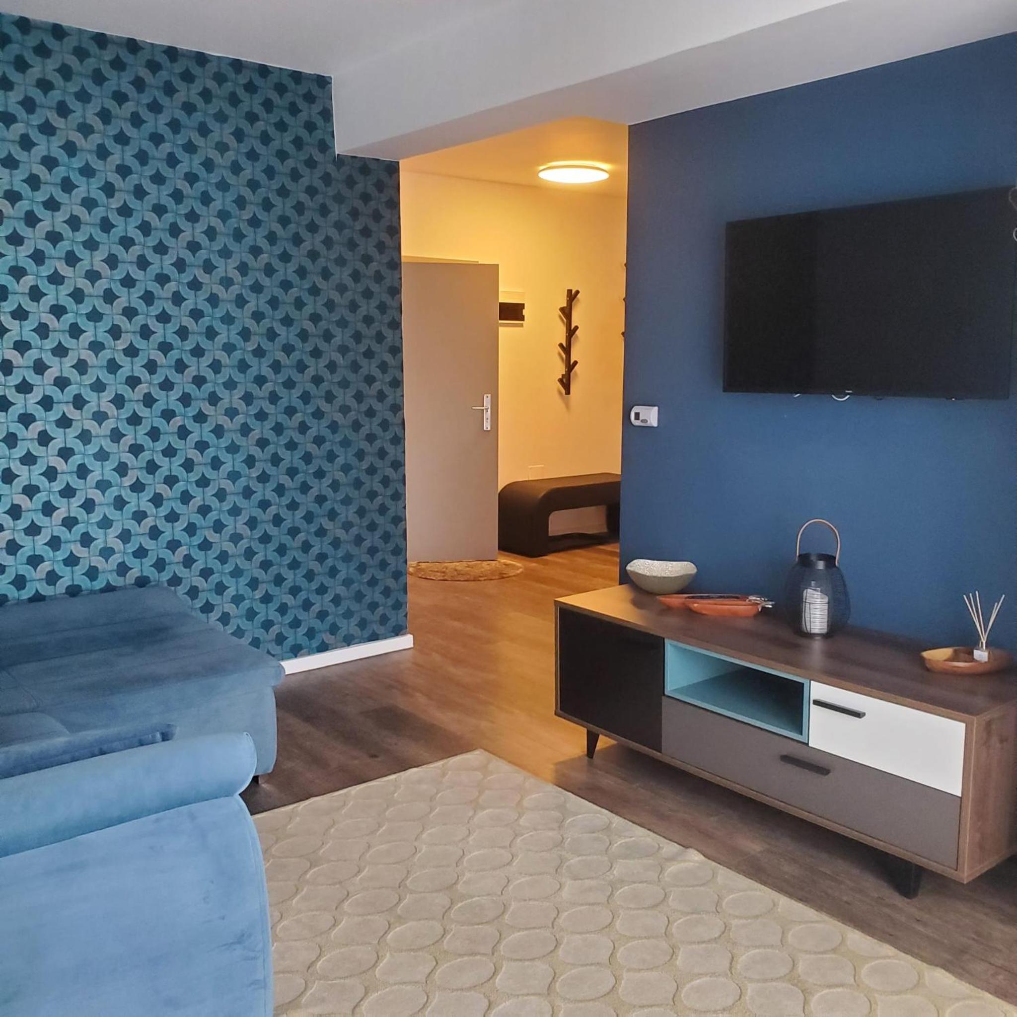 One-Bedroom Apartment - Photo 1