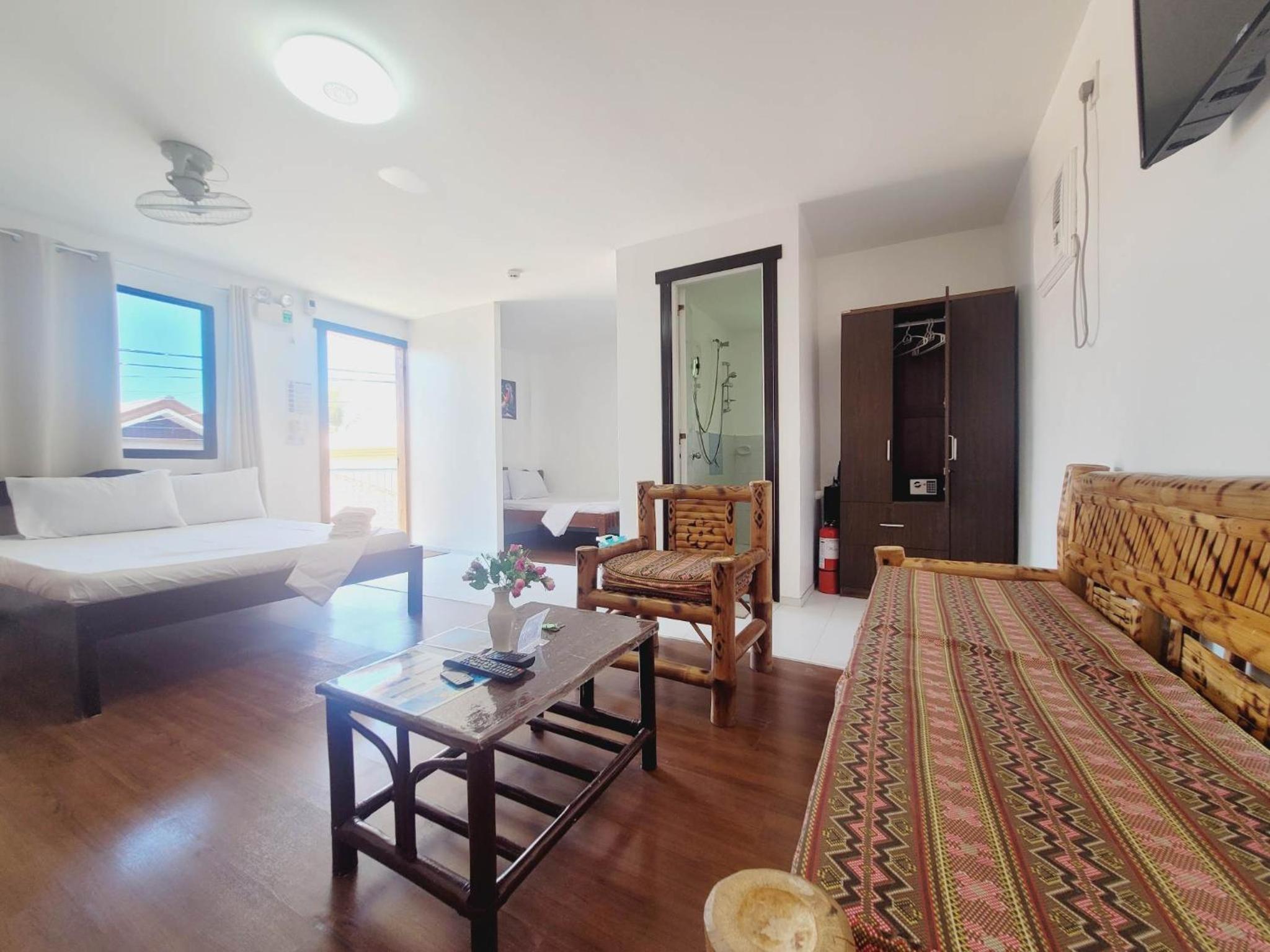 Standard Family Room - Photo 11