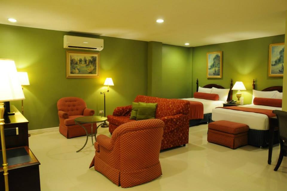 Deluxe Suite